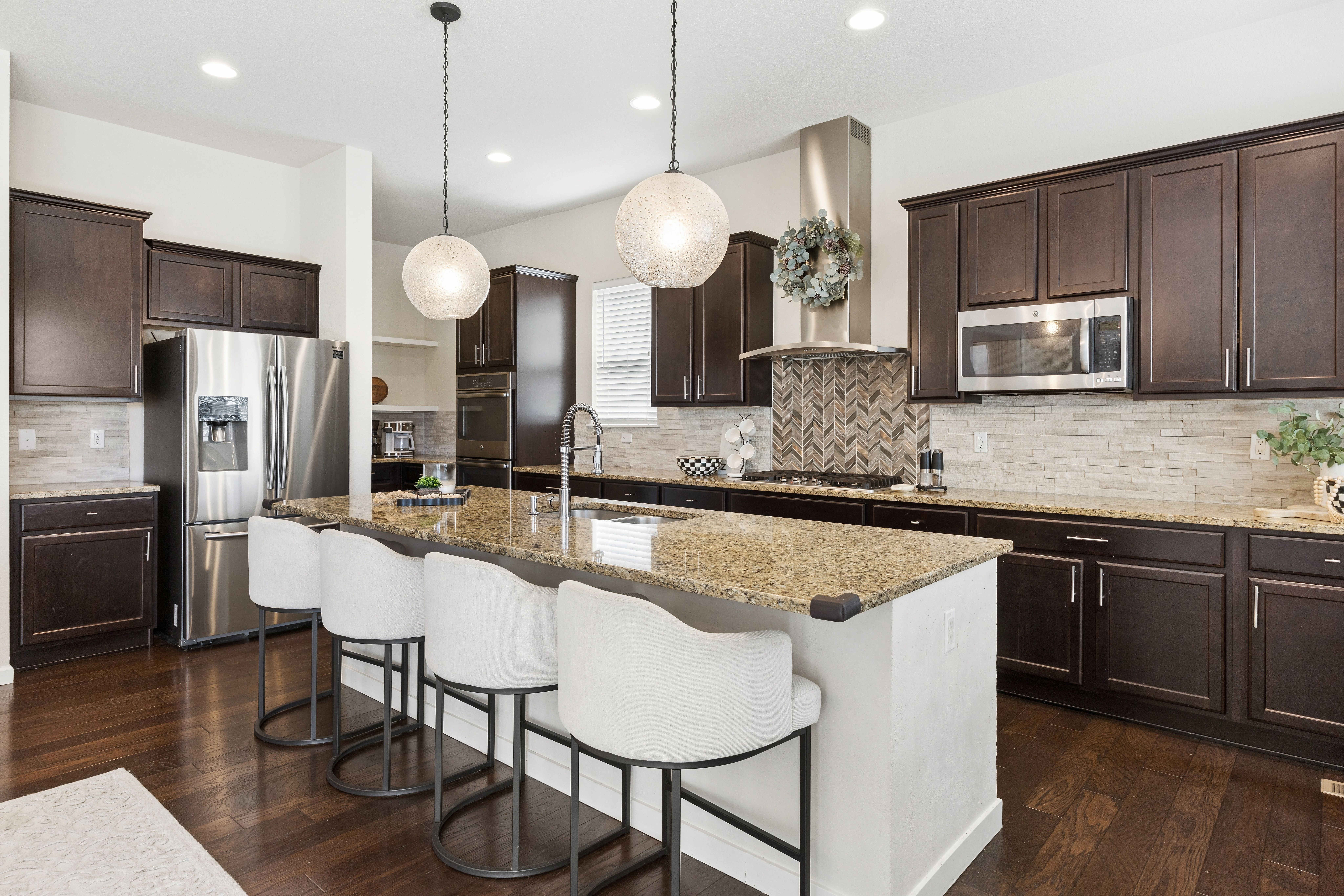  A beautifully appointed two-story home in the desirable Blackstone Country Club. - 物件實景