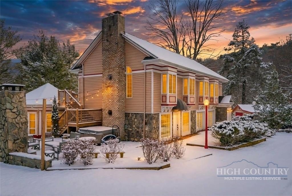 Banner Elk, North Carolina, 28604, United States, 4 Bedrooms Bedrooms, ,5 BathroomsBathrooms,Residential,For Sale,2020475