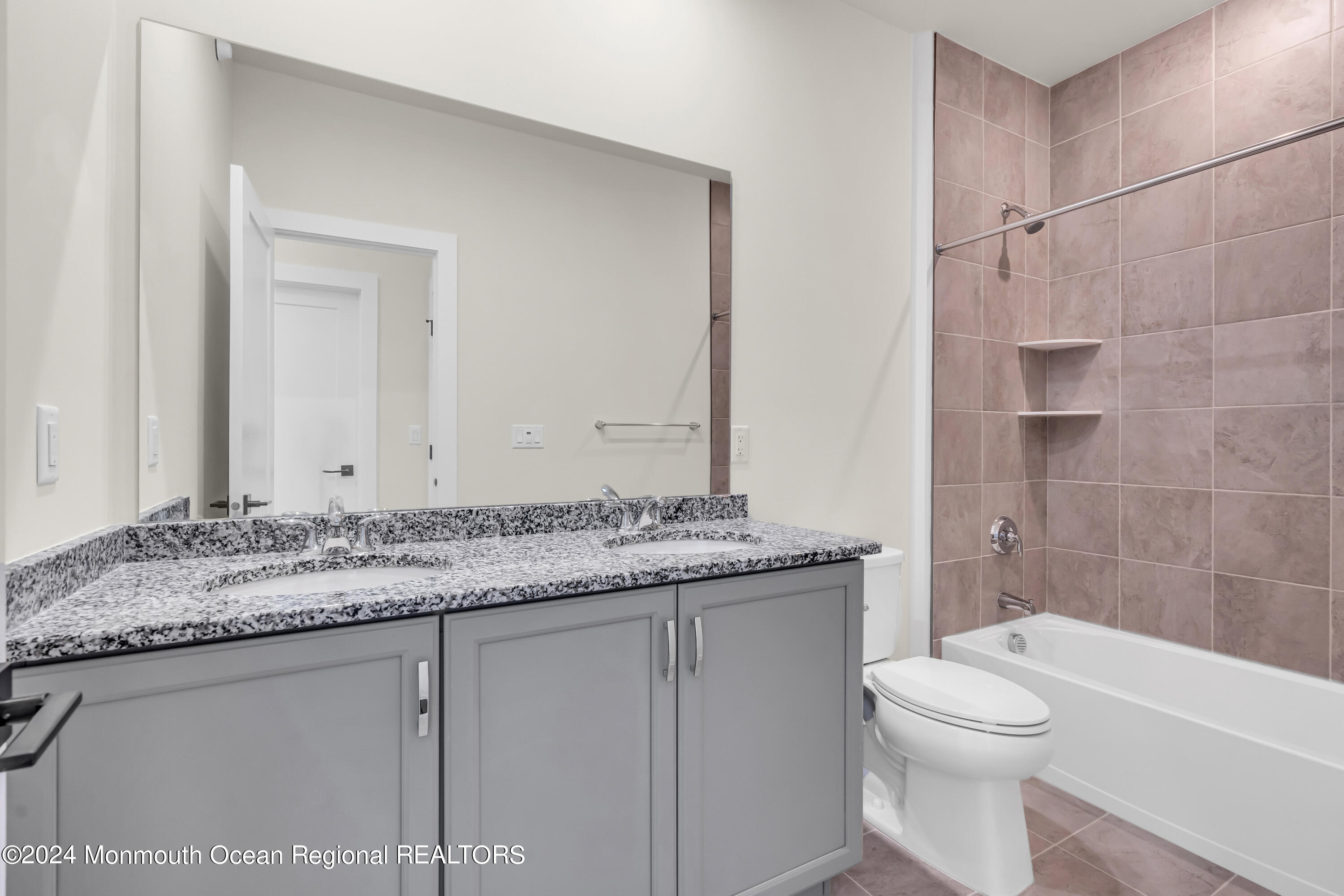 Middletown, New Jersey, 07748, United States, 4 Bedrooms Bedrooms, ,4 BathroomsBathrooms,Residential,For Sale,2001842