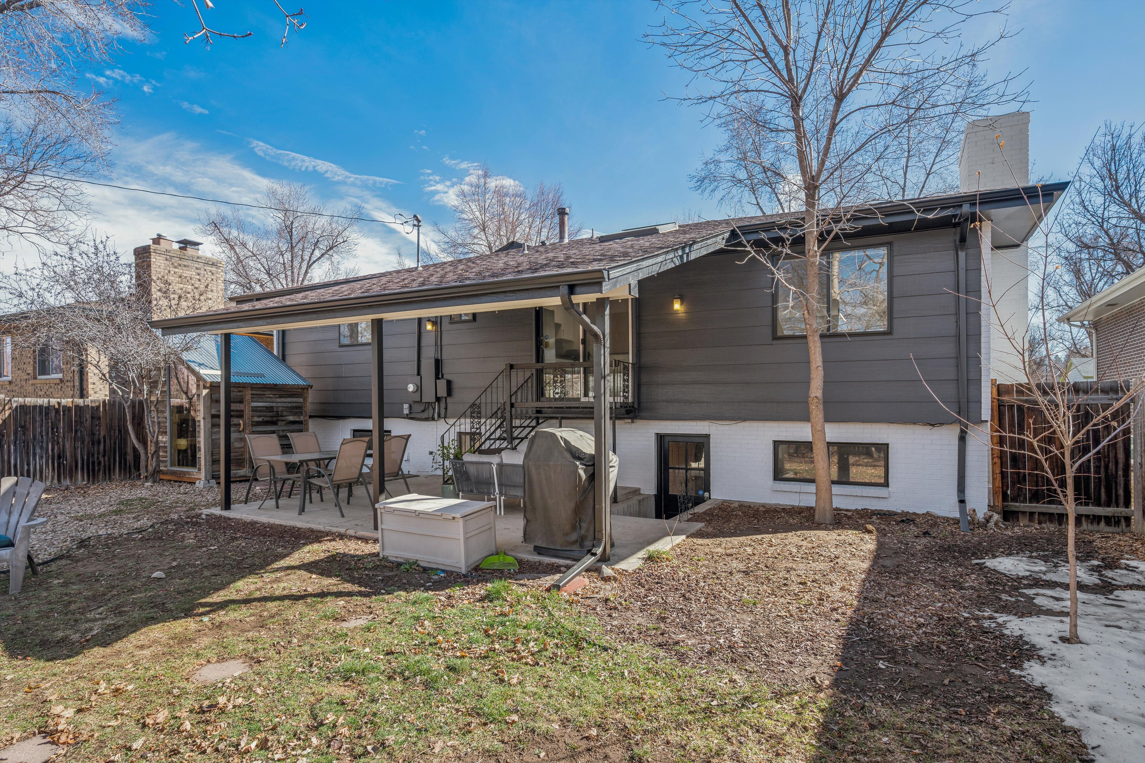  Beautifully Updated Split-Level Home Offering Generous Square Footage - 物件實景