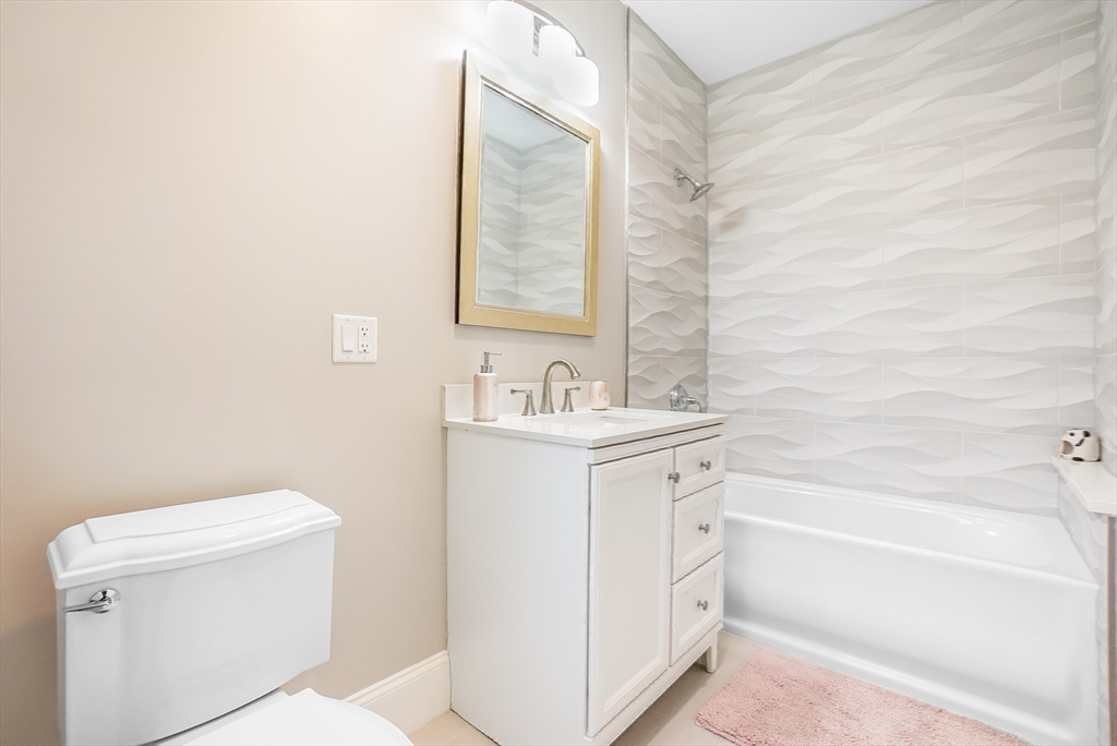 Newton, Massachusetts, 02460, United States, 4 Bedrooms Bedrooms, ,5 BathroomsBathrooms,Residential,For Sale,1929492