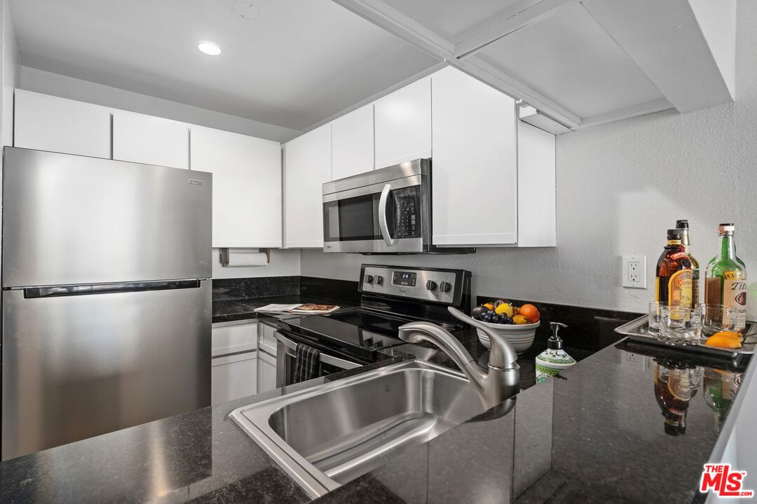 Los Angeles, California, 90024, United States, 2 Bedrooms Bedrooms, ,1 BathroomBathrooms,Residential,For Sale,1948814