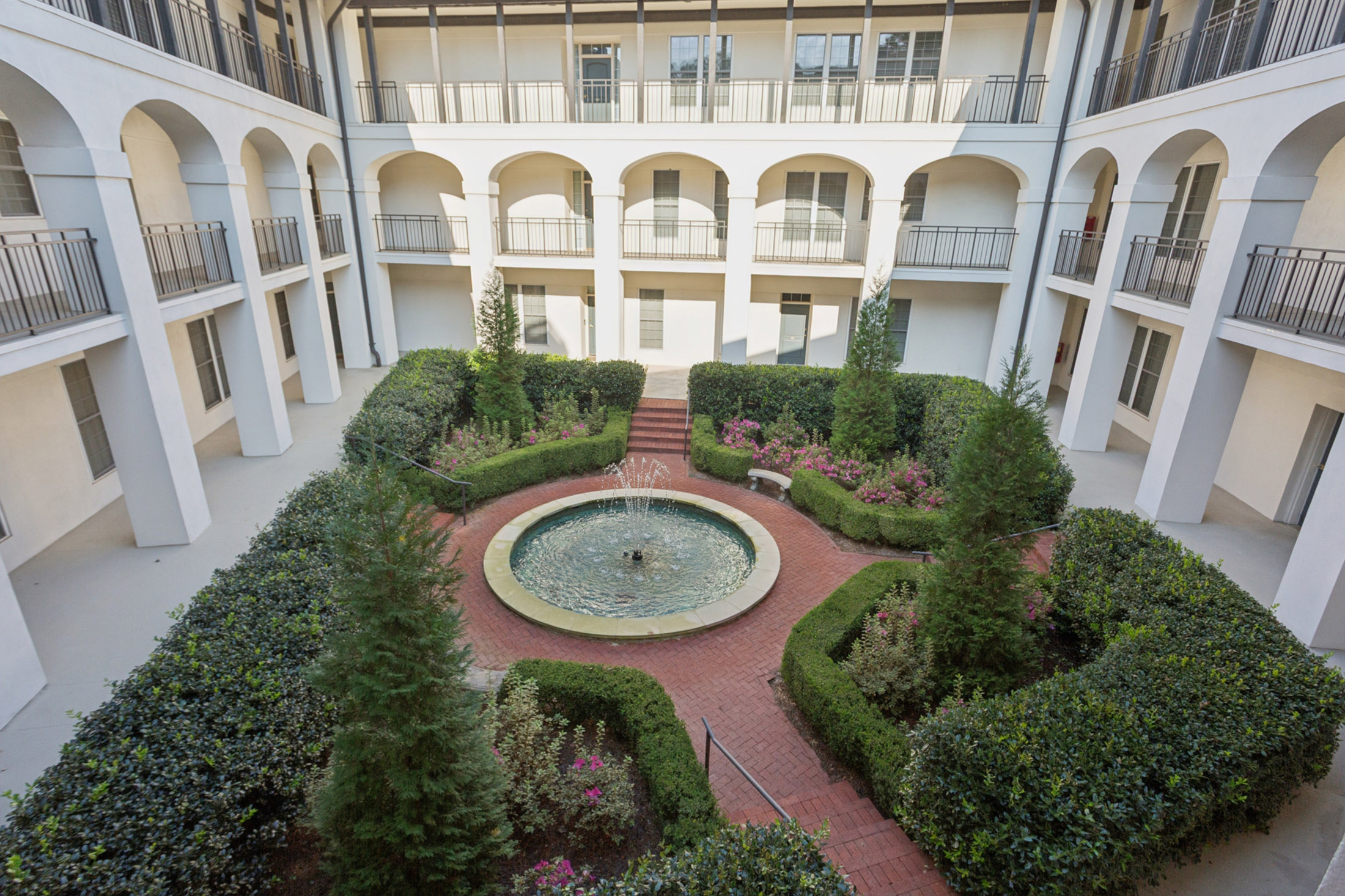  Well Maintained Unit in a Special Community - 物件實景