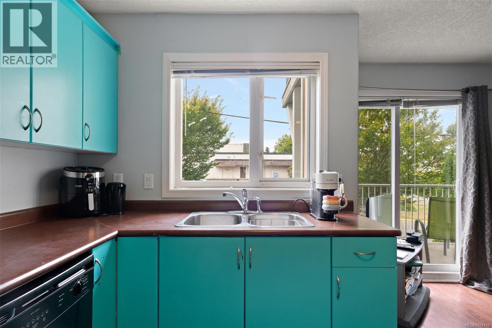 ESQUIMALT, British Columbia, V9A 4R8, CA, 2 Bedrooms Bedrooms, ,2 BathroomsBathrooms,Residential,For Sale,1948785