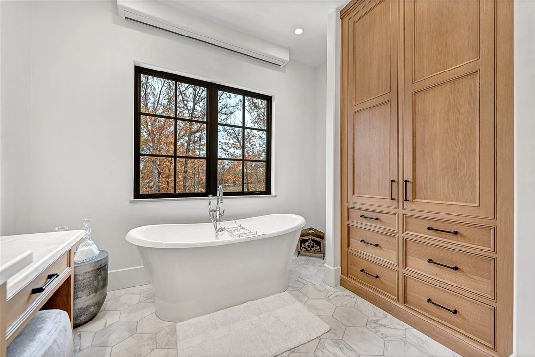 Fayetteville, Arkansas, 72704, United States, 4 Bedrooms Bedrooms, ,5 BathroomsBathrooms,Residential,For Sale,1993299