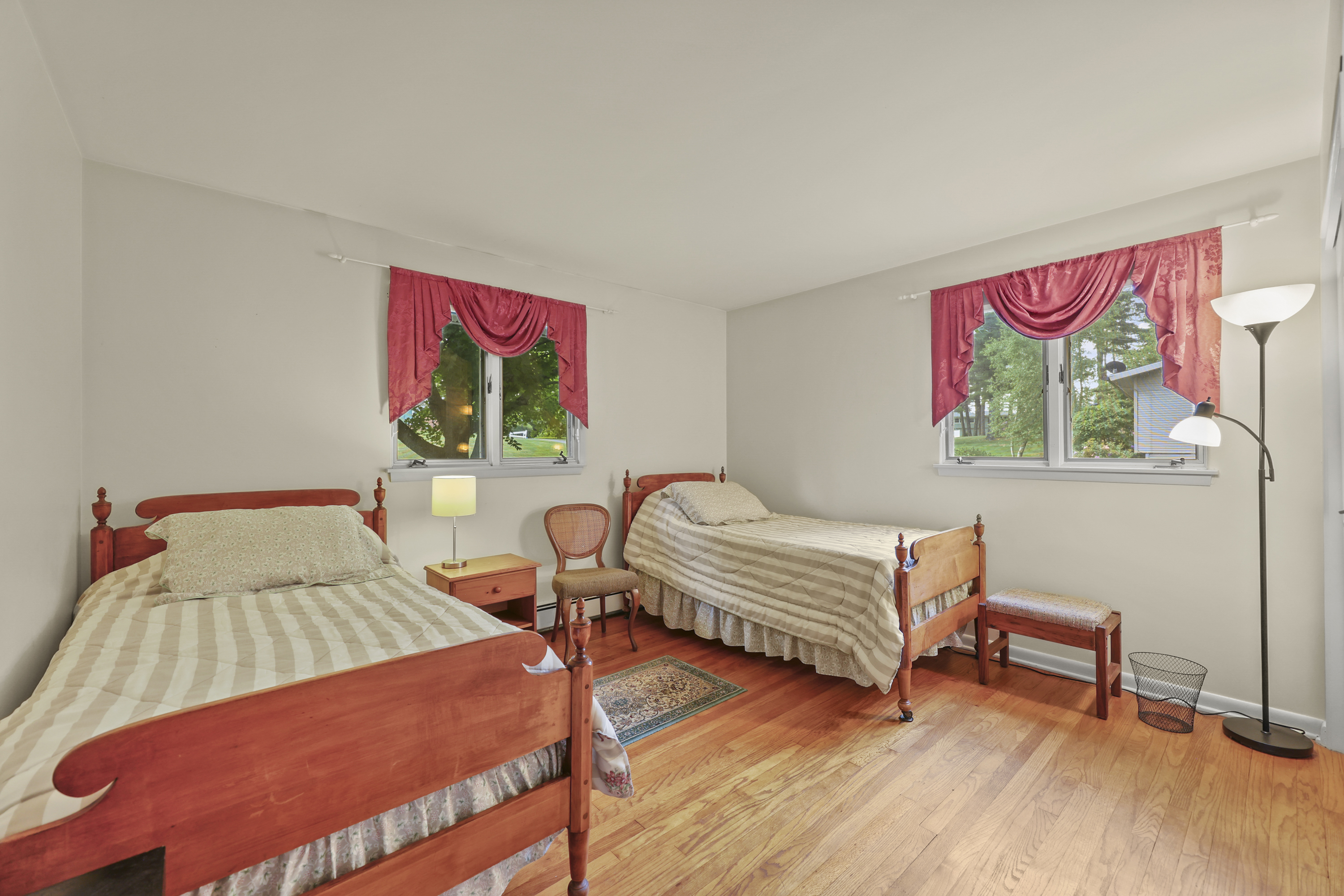  Immaculate 4 Bed Ranch with 3-Season Porch near Lake Onota - 物件實景