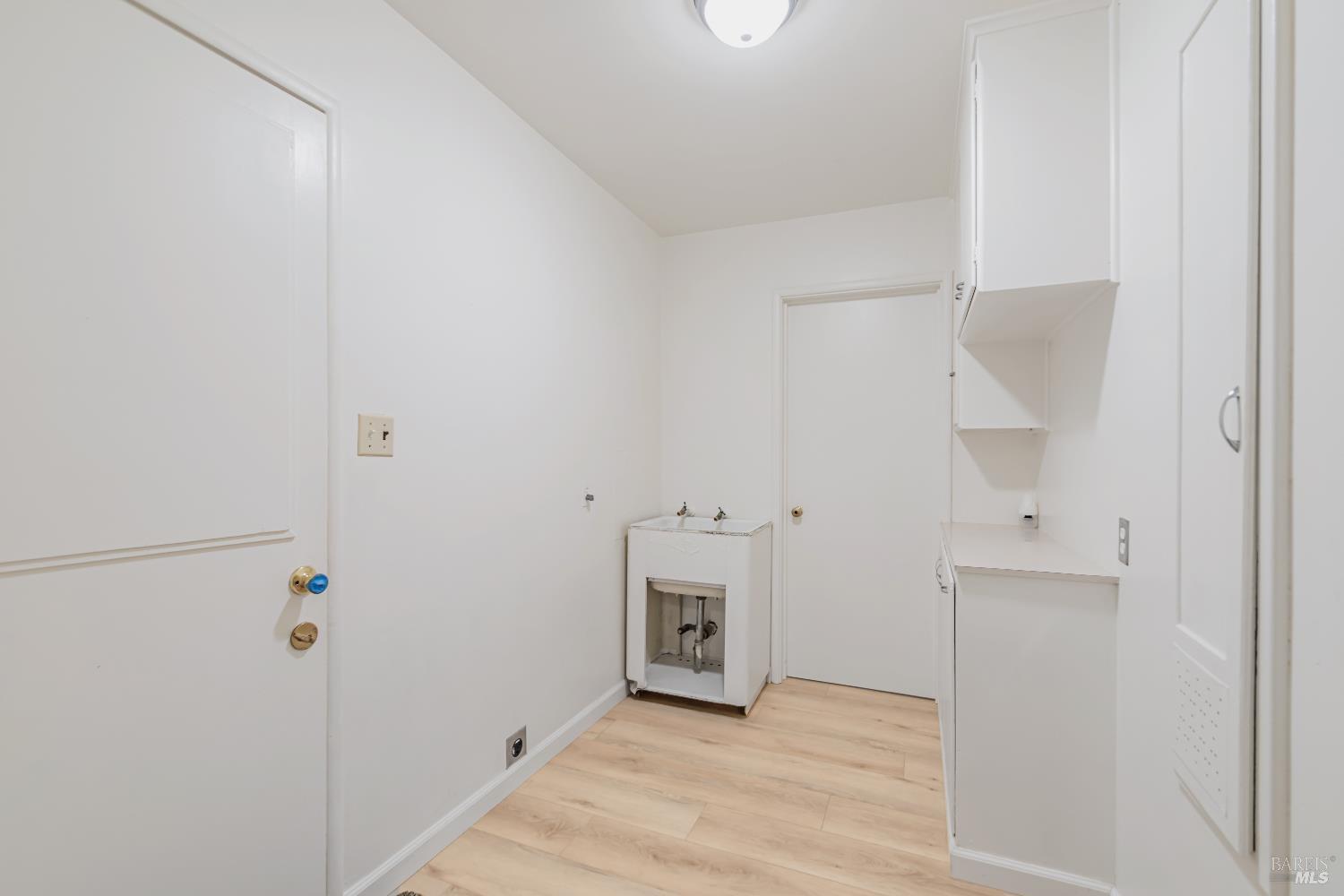 Santa Rosa, California, 95401, United States, 2 Bedrooms Bedrooms, ,2 BathroomsBathrooms,Residential,For Sale,1925442