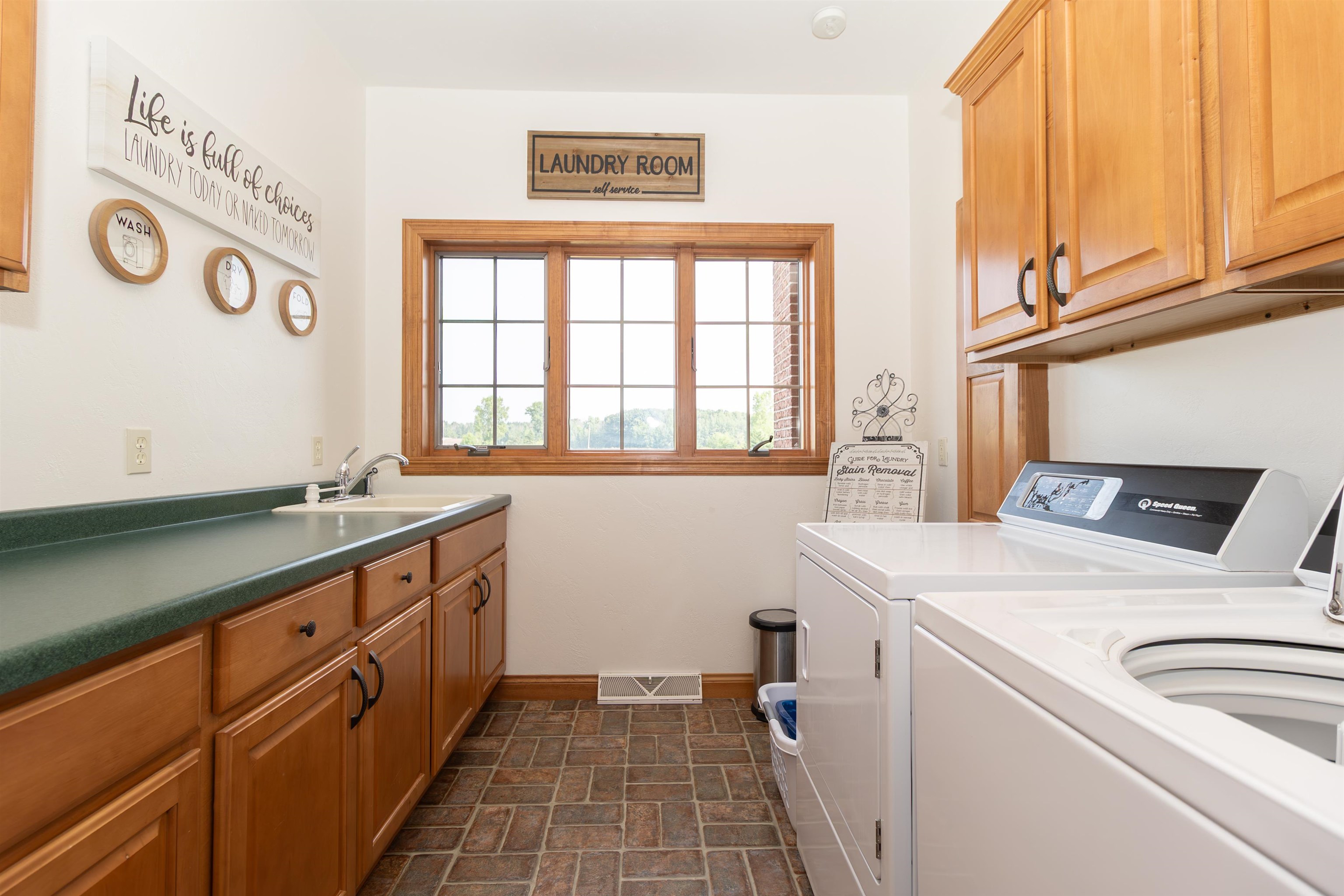 SEYMOUR, Wisconsin, 54115, United States, 4 Bedrooms Bedrooms, ,4 BathroomsBathrooms,Residential,For Sale,1926224