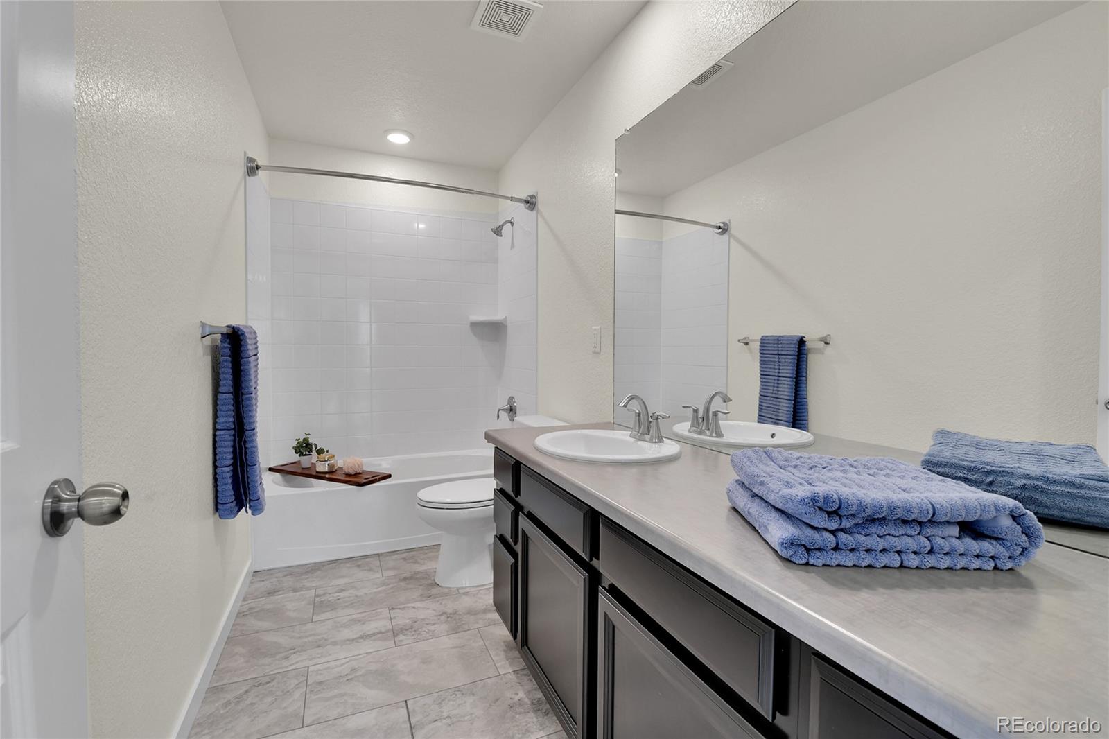 Littleton, Colorado, 80125, United States, 3 Bedrooms Bedrooms, ,3 BathroomsBathrooms,Residential,For Sale,1891675