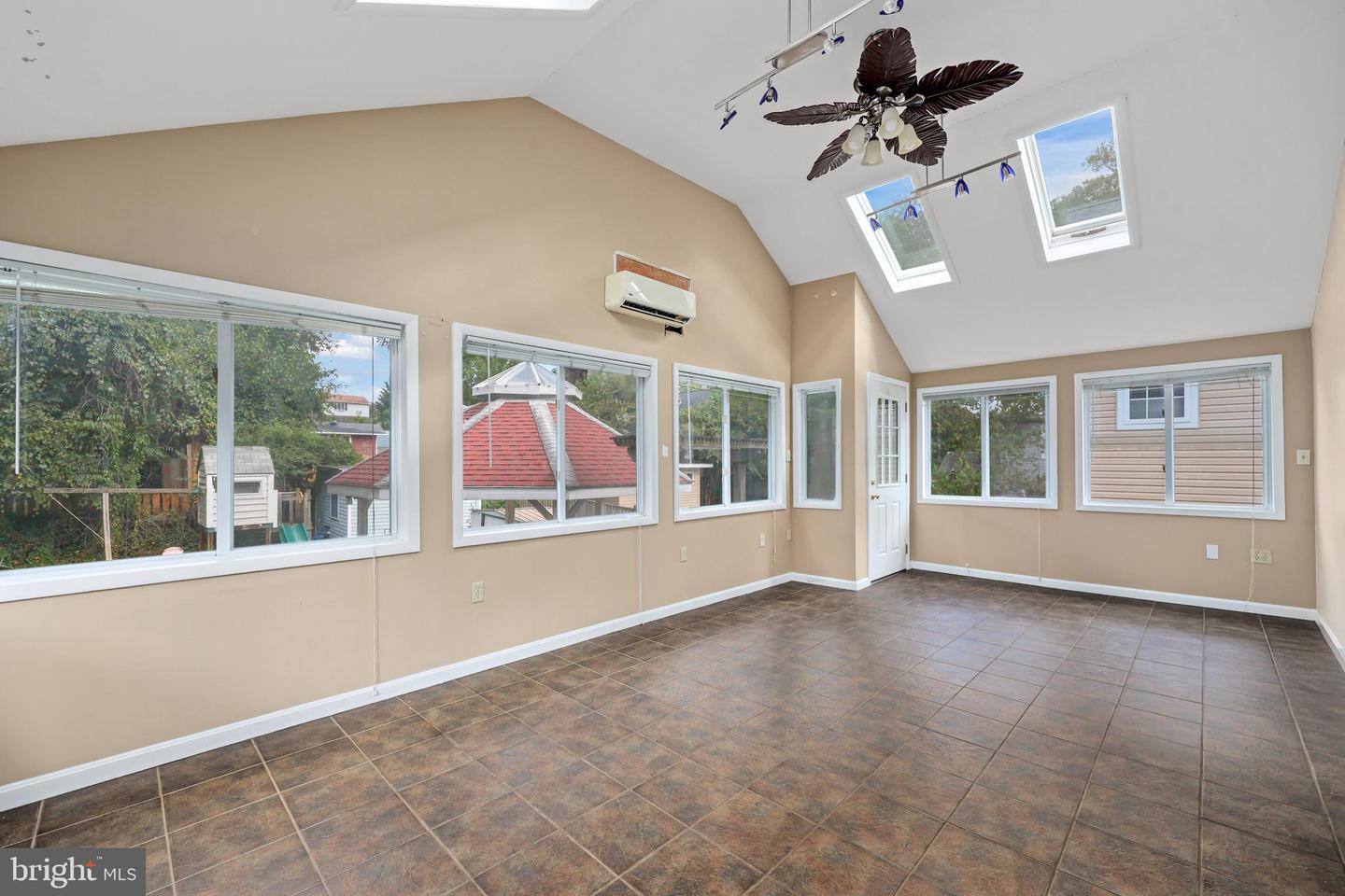 Falls Church, Virginia, 22042, United States, 5 Bedrooms Bedrooms, ,2 BathroomsBathrooms,Residential,For Sale,1932563