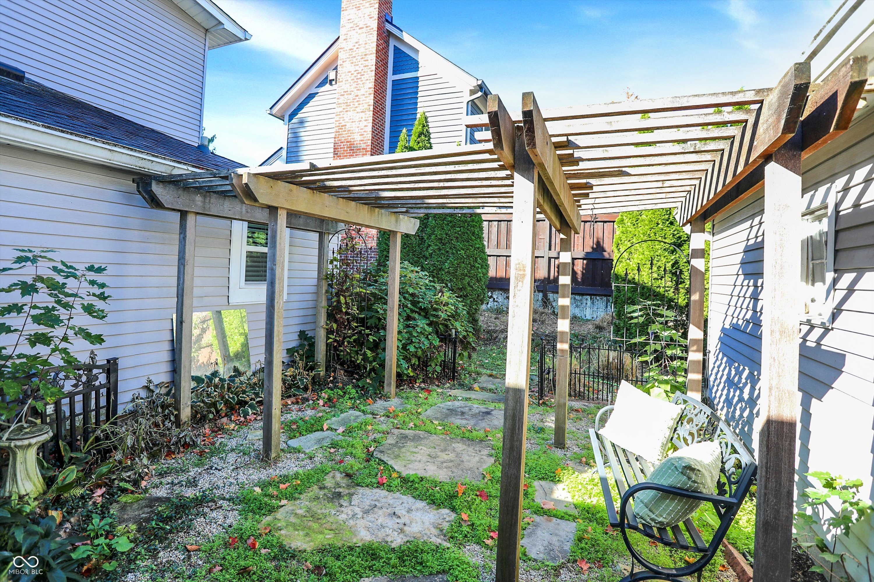 Zionsville, Indiana, 46077, United States, 3 Bedrooms Bedrooms, ,2 BathroomsBathrooms,Residential,For Sale,1981212