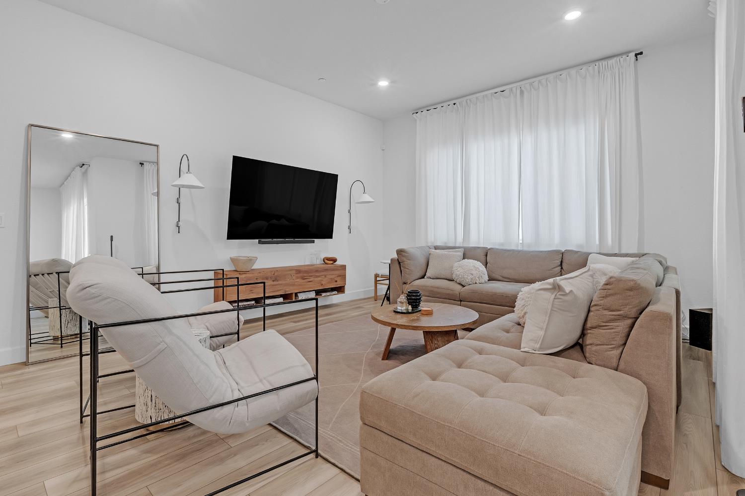 Sacramento, California, 95835, United States, 4 Bedrooms Bedrooms, ,3 BathroomsBathrooms,Residential,For Sale,1998262