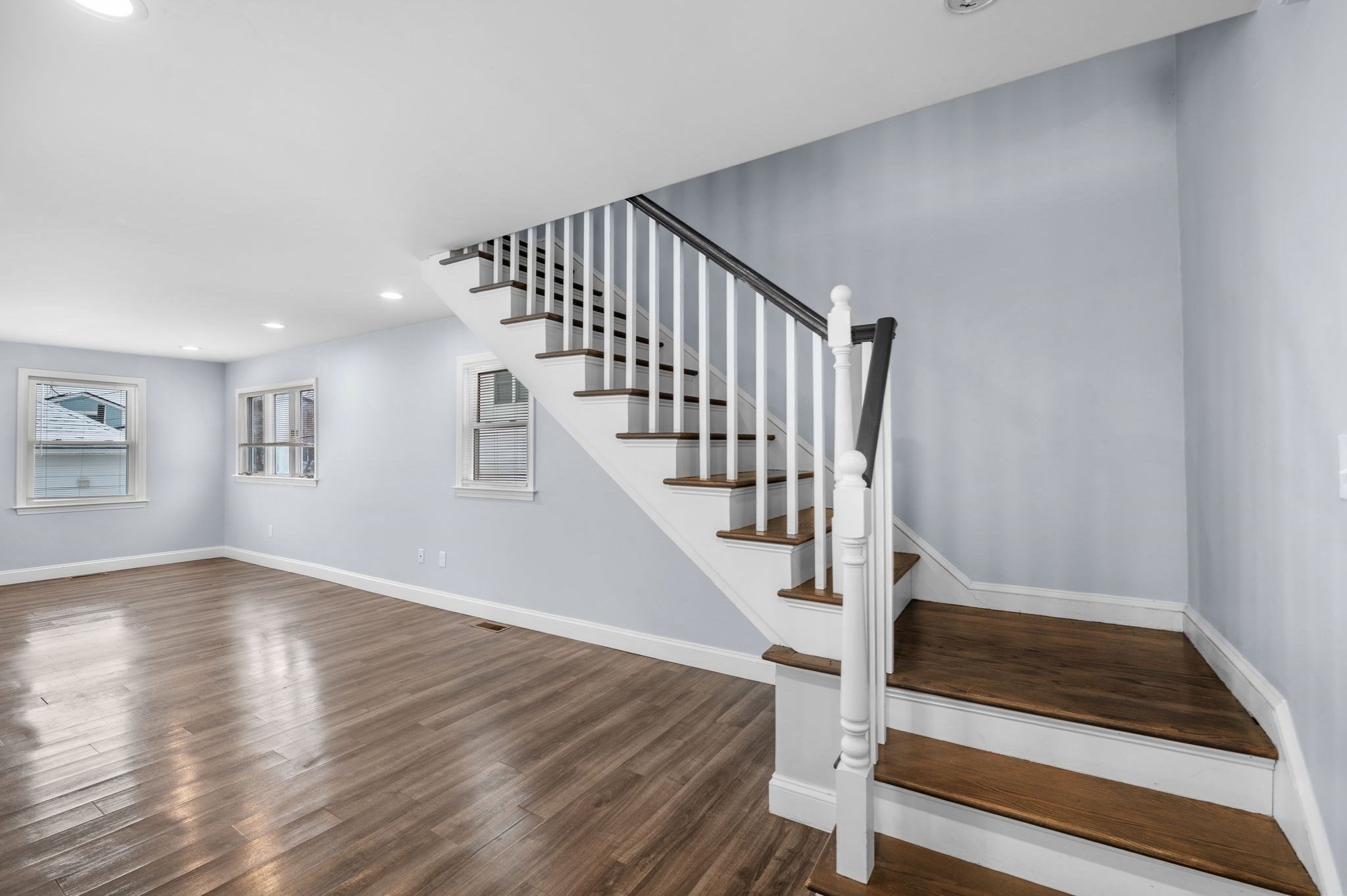 Revere, Massachusetts, 02151, United States, 2 Bedrooms Bedrooms, ,3 BathroomsBathrooms,Residential,For Sale,2008626