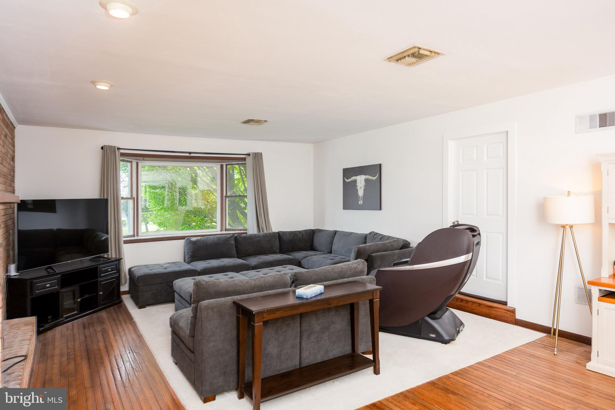 Fogelsville, Pennsylvania, 18051, United States, 4 Bedrooms Bedrooms, ,4 BathroomsBathrooms,Residential,For Sale,1827755