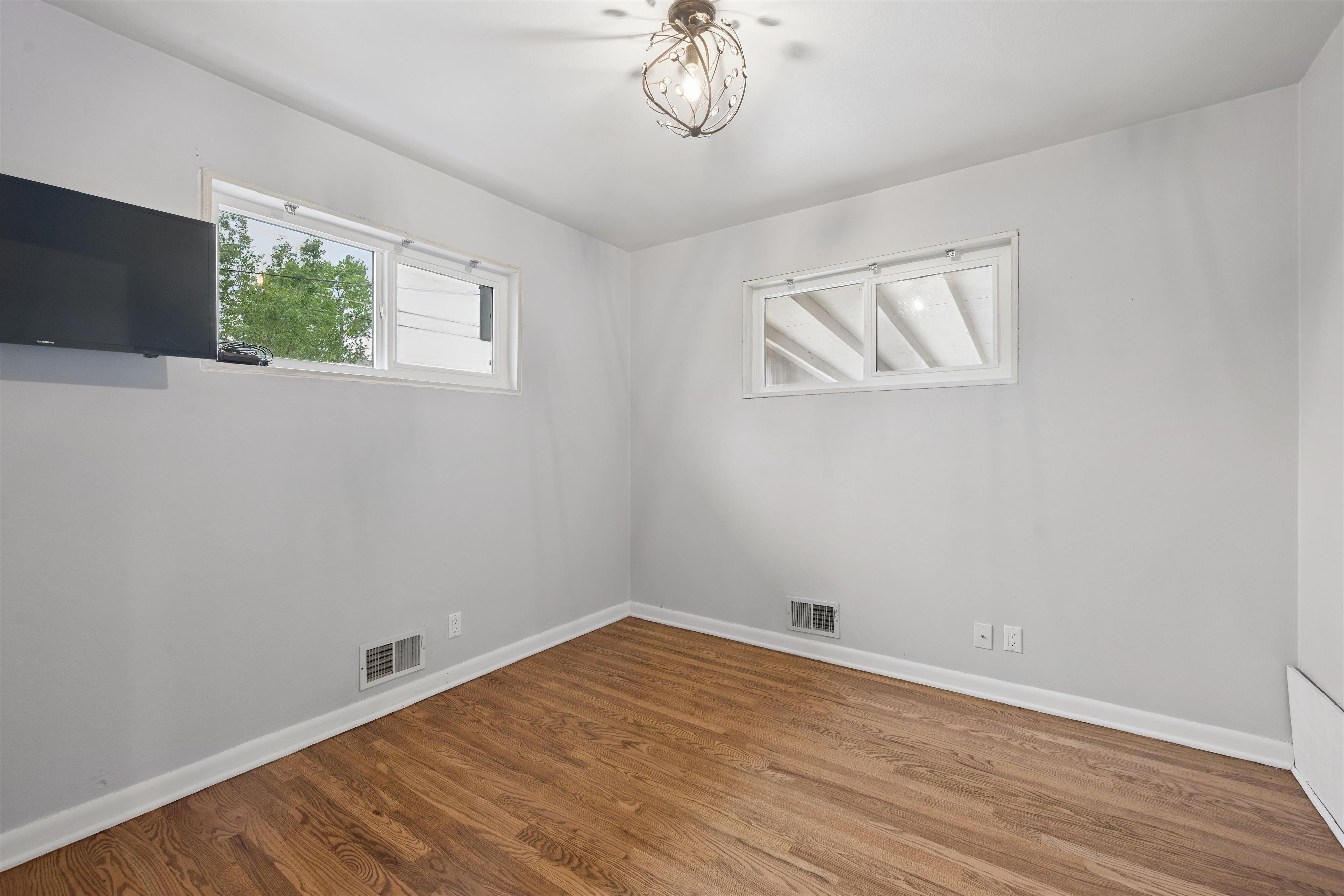  Updated & Spacious Ranch Home with Finished Basement - 物件實景