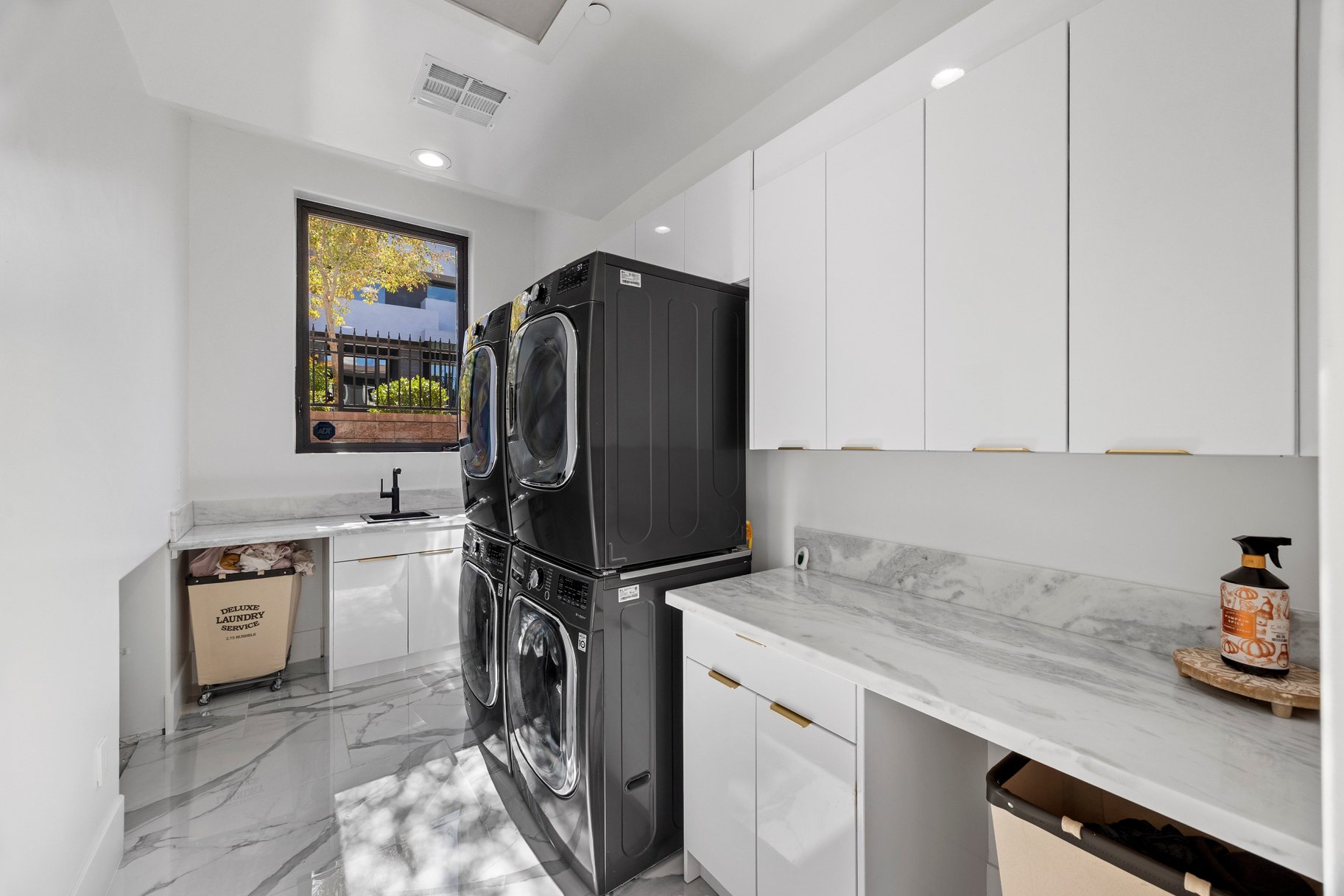  Elevated Custom Living in MacDonald Highlands with Views - 物件實景