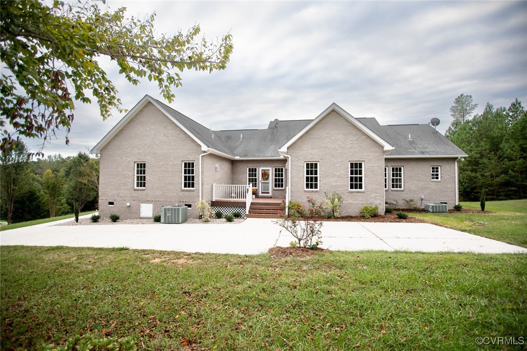 Farmville, Virginia, 23901, United States, 4 Bedrooms Bedrooms, ,5 BathroomsBathrooms,Residential,For Sale,1916348