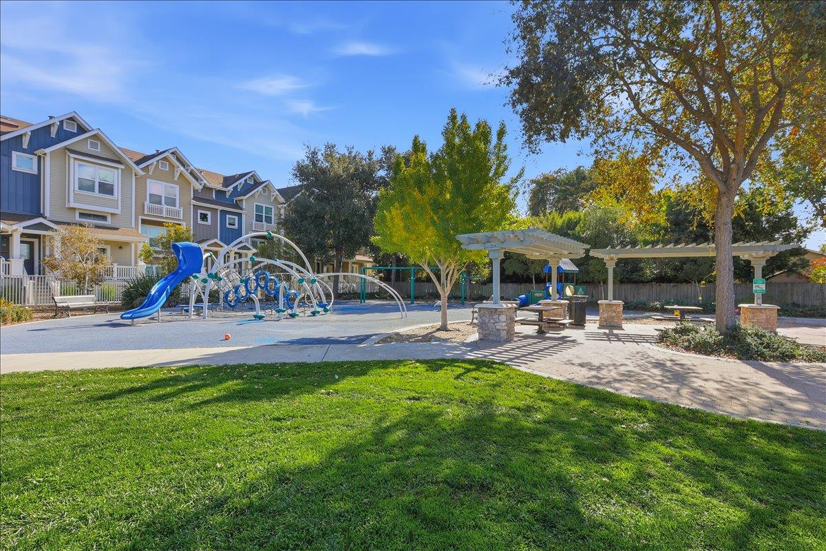 Mountain View, California, 94043, United States, 4 Bedrooms Bedrooms, ,4 BathroomsBathrooms,Residential,For Sale,1989678