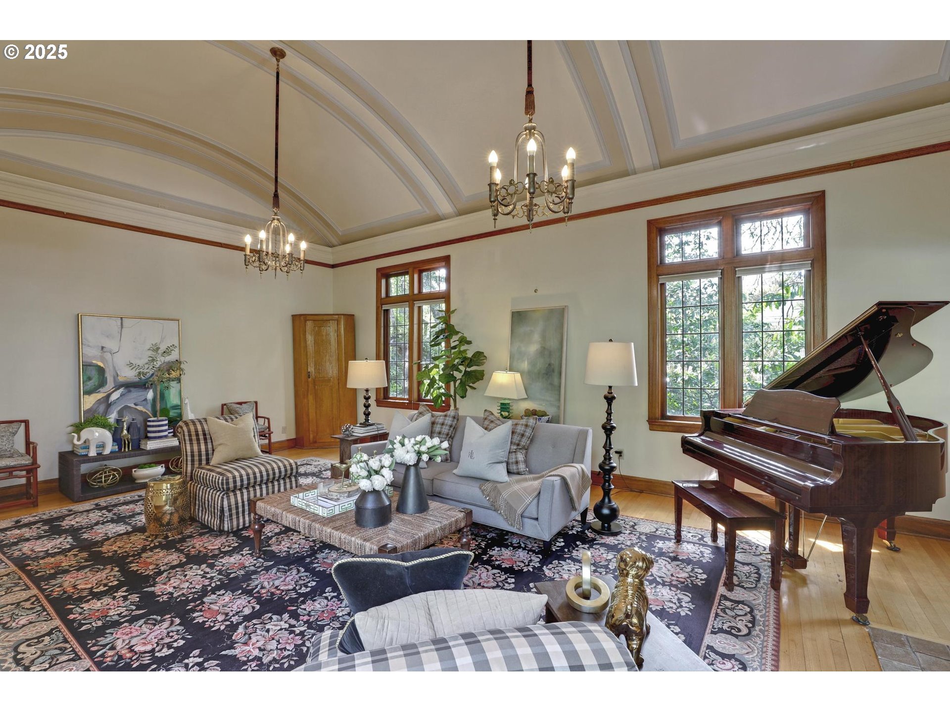 Portland, Oregon, 97205, United States, 4 Bedrooms Bedrooms, ,4 BathroomsBathrooms,Residential,For Sale,1795097