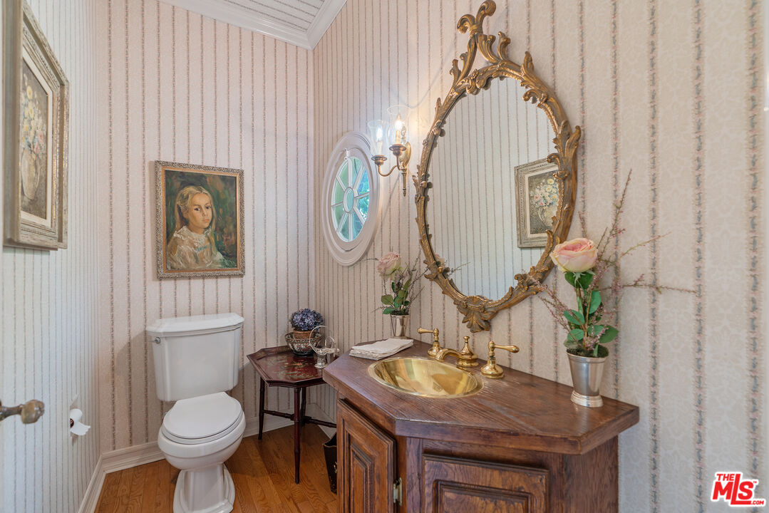 Los Angeles, California, 90004, United States, 6 Bedrooms Bedrooms, ,7 BathroomsBathrooms,Residential,For Sale,1907510