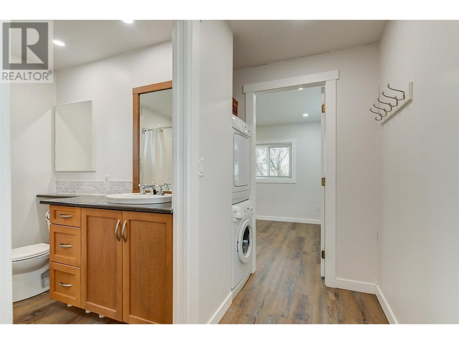 KELOWNA, British Columbia, V1V 2G6, CA, 5 Bedrooms Bedrooms, ,4 BathroomsBathrooms,Residential,For Sale,1838438