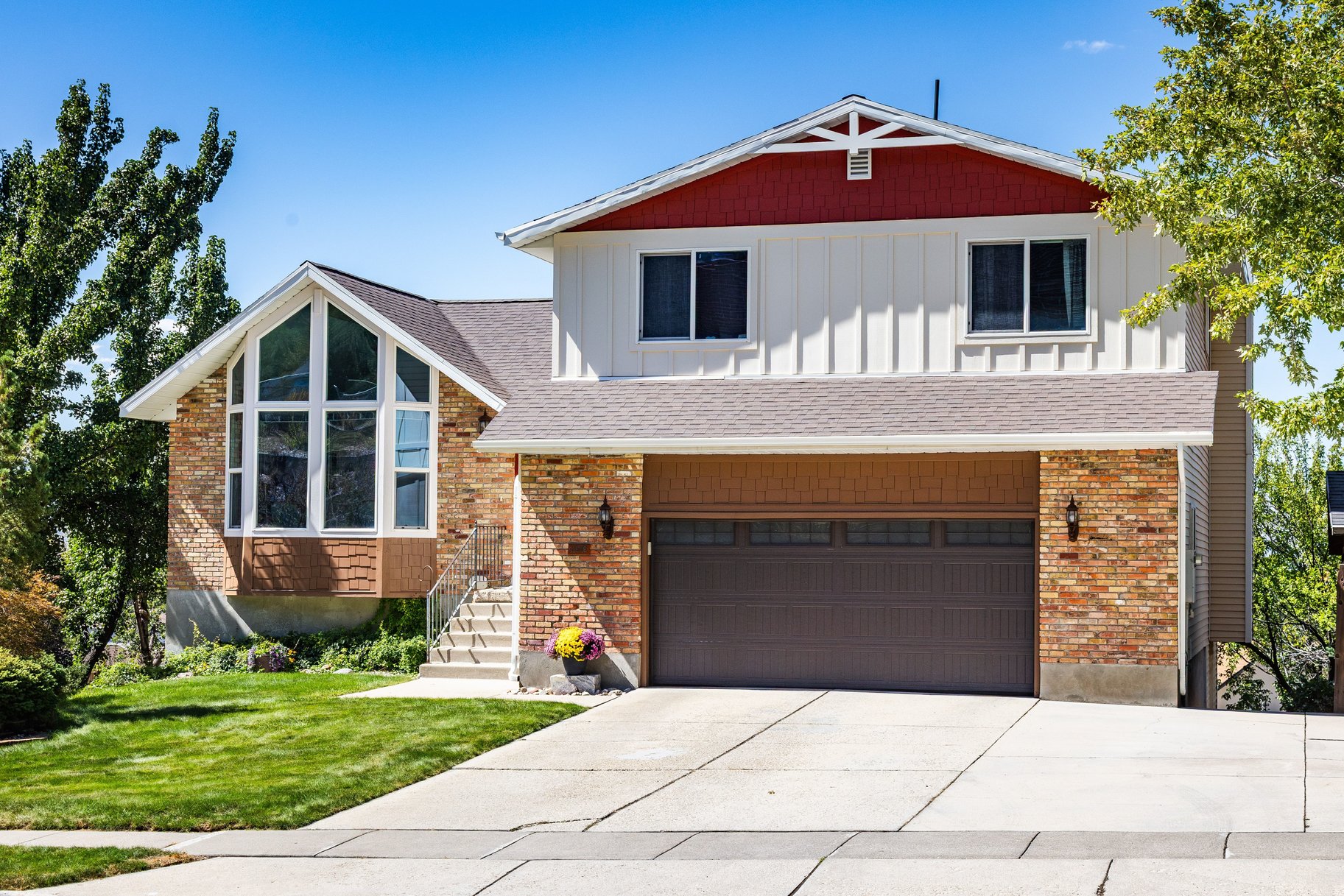  Large Multi-Level Sandy Home with Rentable Full Basement - 物件實景