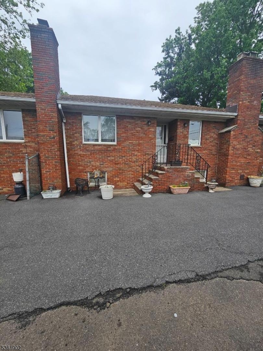 Union Twp., New Jersey, 07088, United States, 3 Bedrooms Bedrooms, ,3 BathroomsBathrooms,Residential,For Sale,1840311