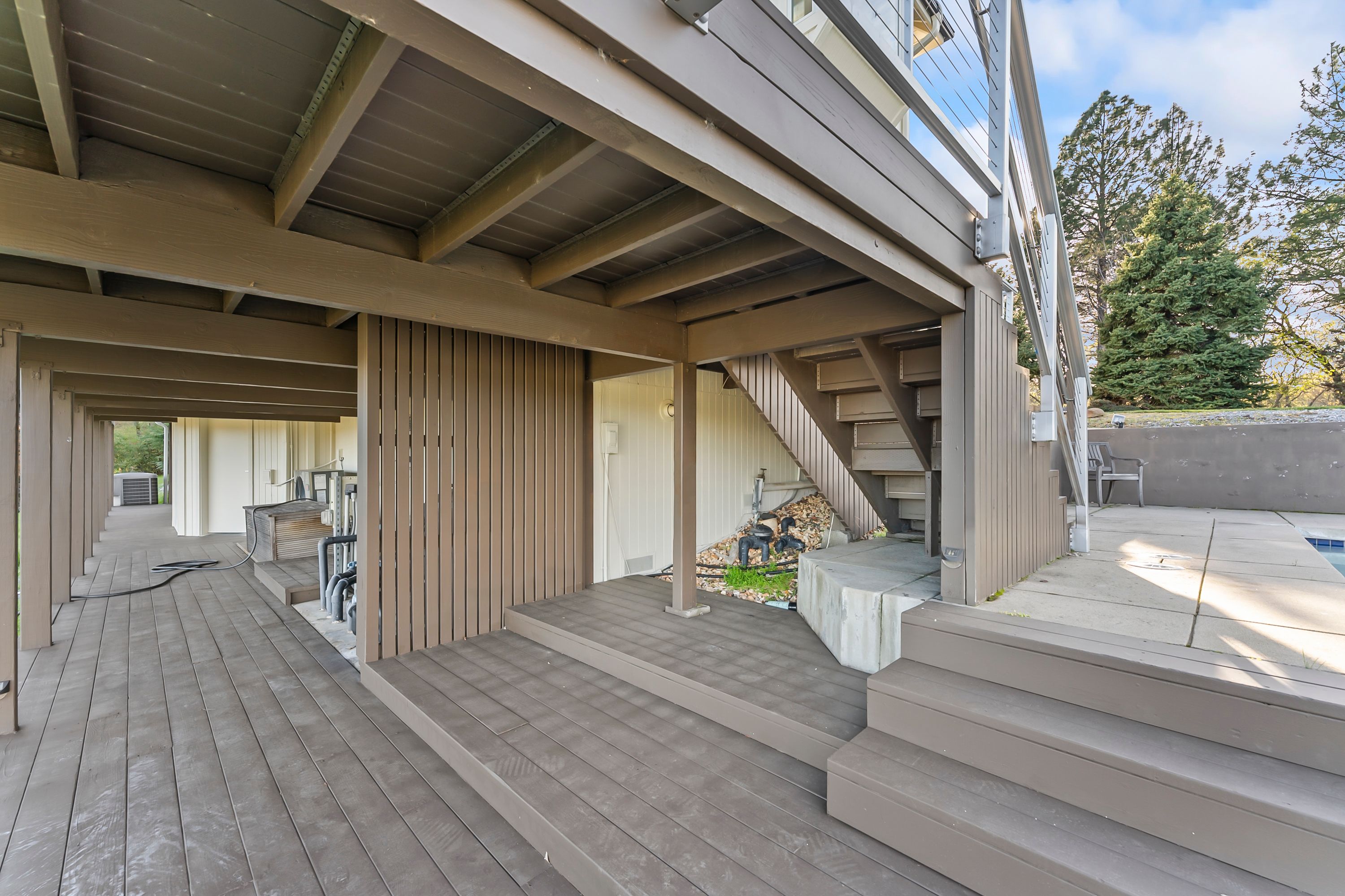  River Views • Pool • A Striking Estate That Makes a Statement - 物件實景