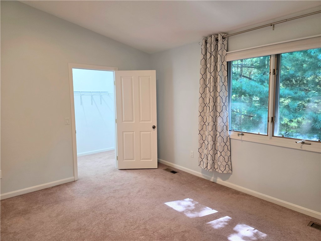 Cranston, Rhode Island, 02920, United States, 2 Bedrooms Bedrooms, ,3 BathroomsBathrooms,Residential,For Sale,1913693