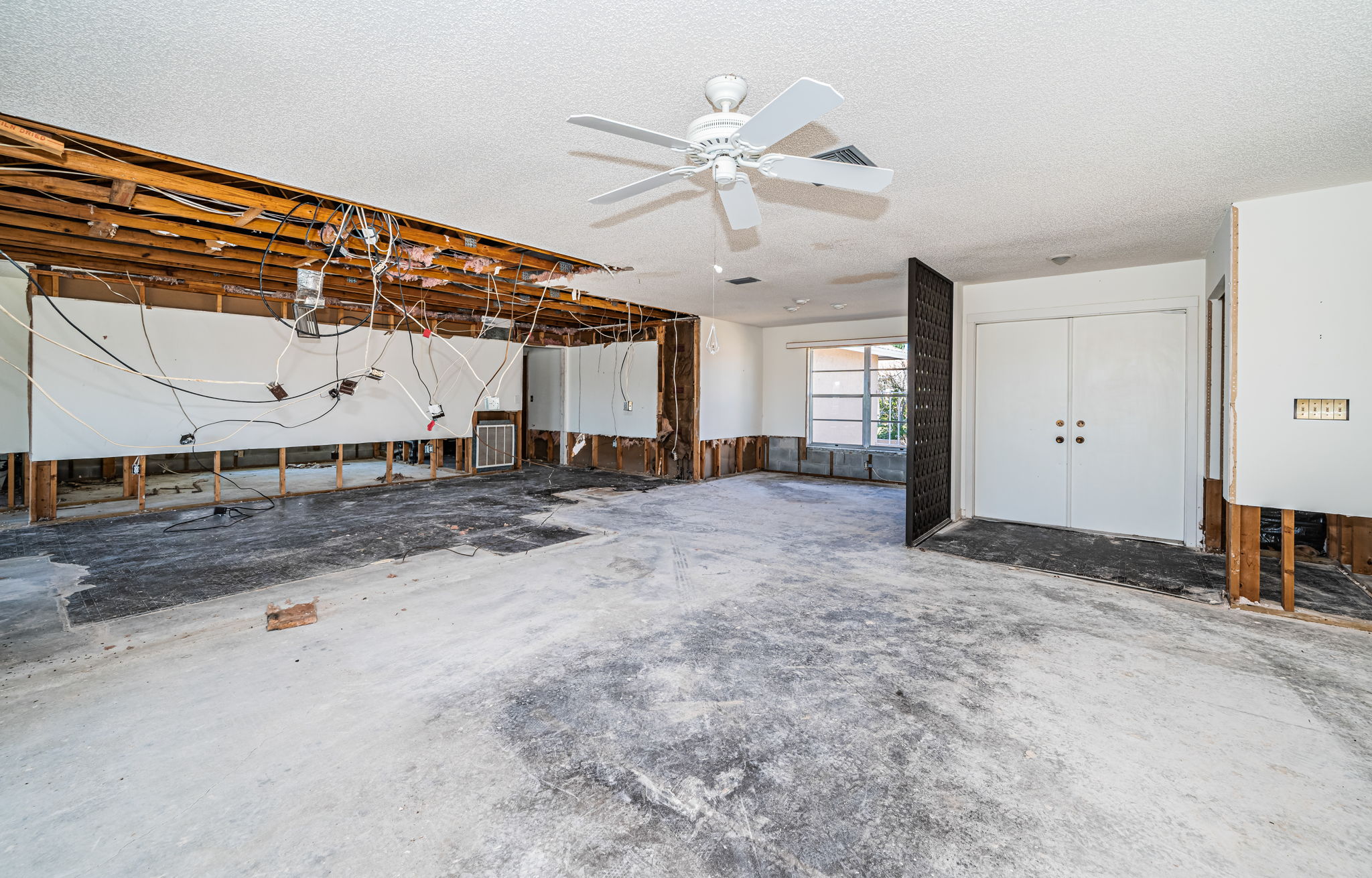 Treasure Island, Florida, 33706, United States, 3 Bedrooms Bedrooms, ,2 BathroomsBathrooms,Residential,For Sale,1976468