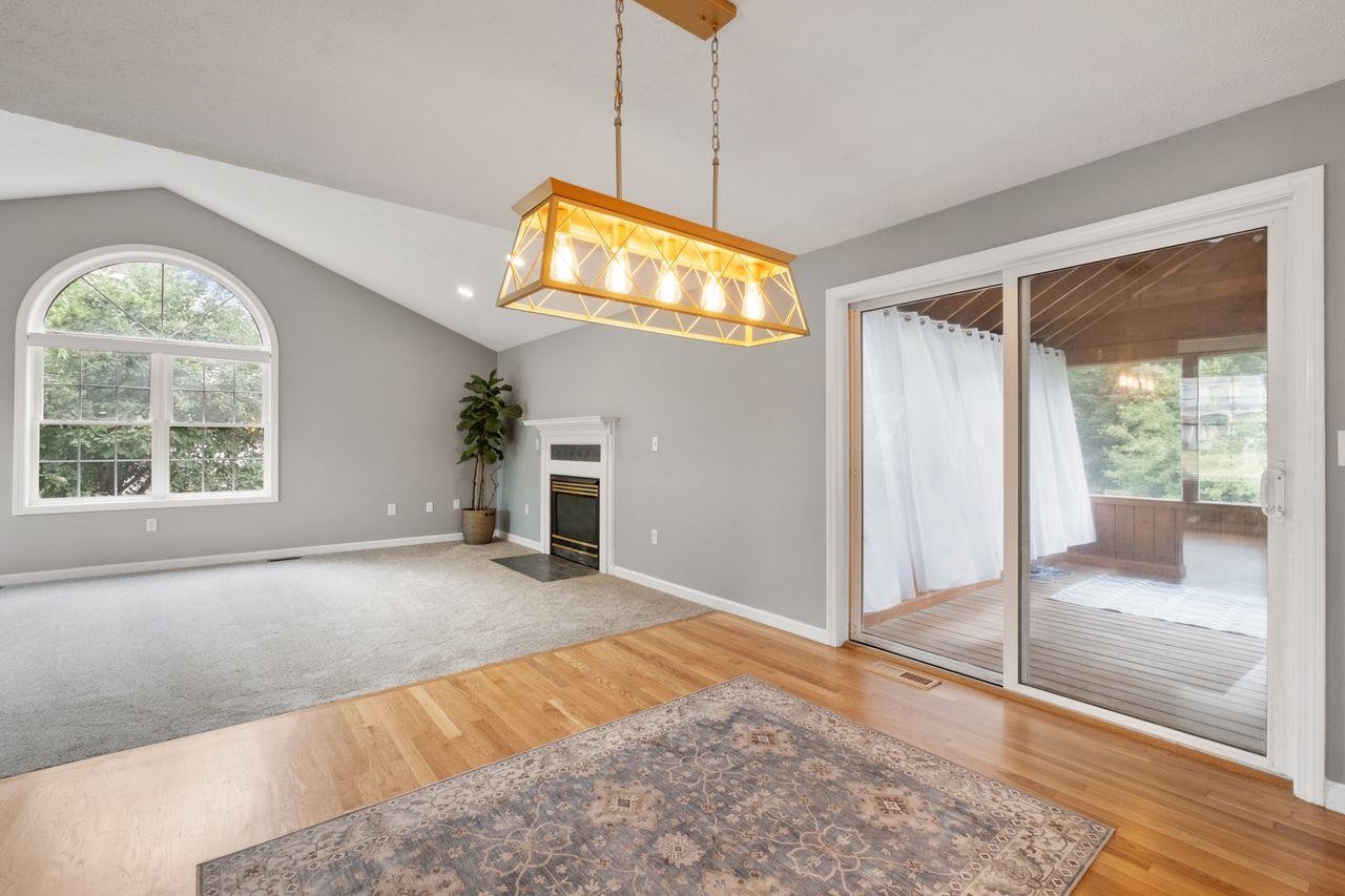Hudson, New Hampshire, 03051, United States, 3 Bedrooms Bedrooms, ,2 BathroomsBathrooms,Residential,For Sale,1940270