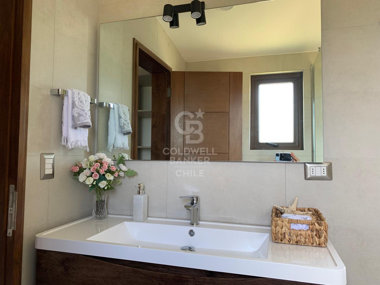 Puerto Varas, Chile, 5 Bedrooms Bedrooms, ,5 BathroomsBathrooms,Residential,For Sale,1950364