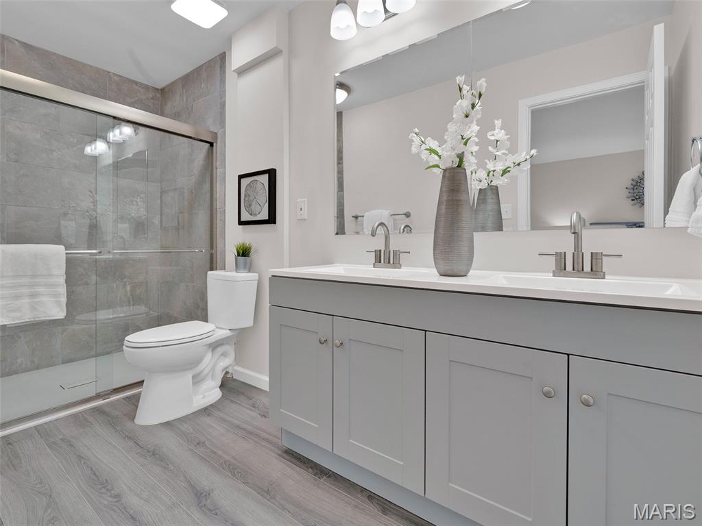 Ballwin, Missouri, 63011, United States, 5 Bedrooms Bedrooms, ,3 BathroomsBathrooms,Residential,For Sale,1992097