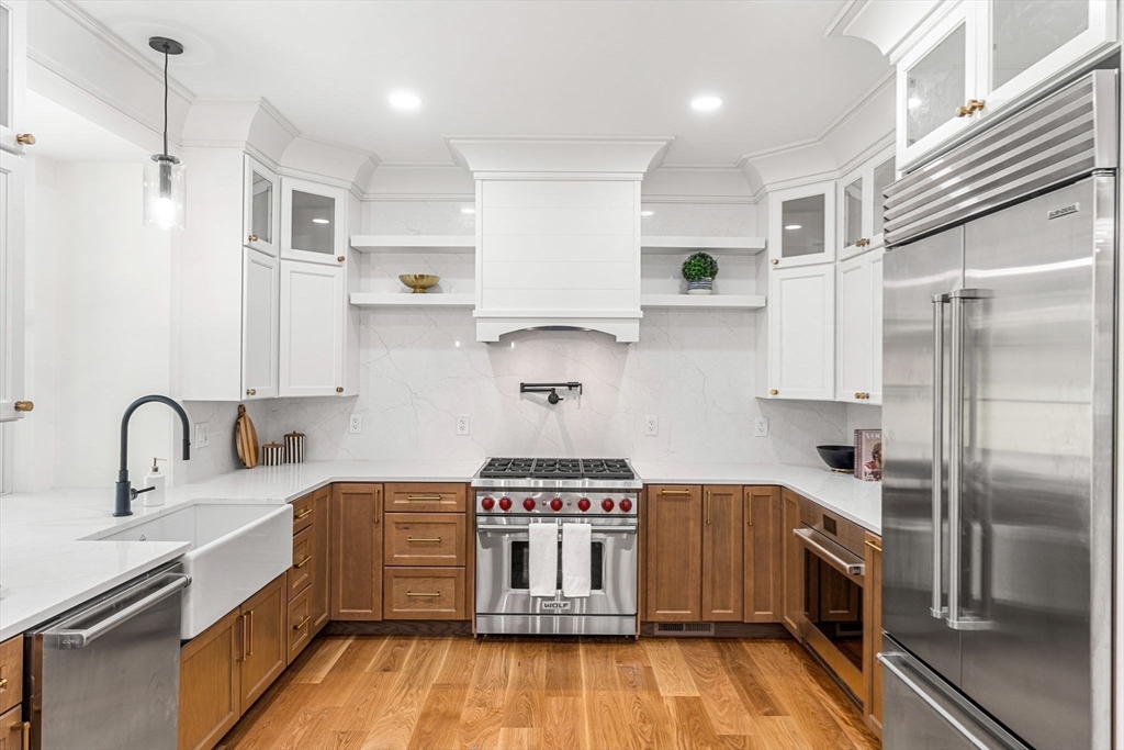 Natick, Massachusetts, 01760, United States, 5 Bedrooms Bedrooms, ,6 BathroomsBathrooms,Residential,For Sale,1901321