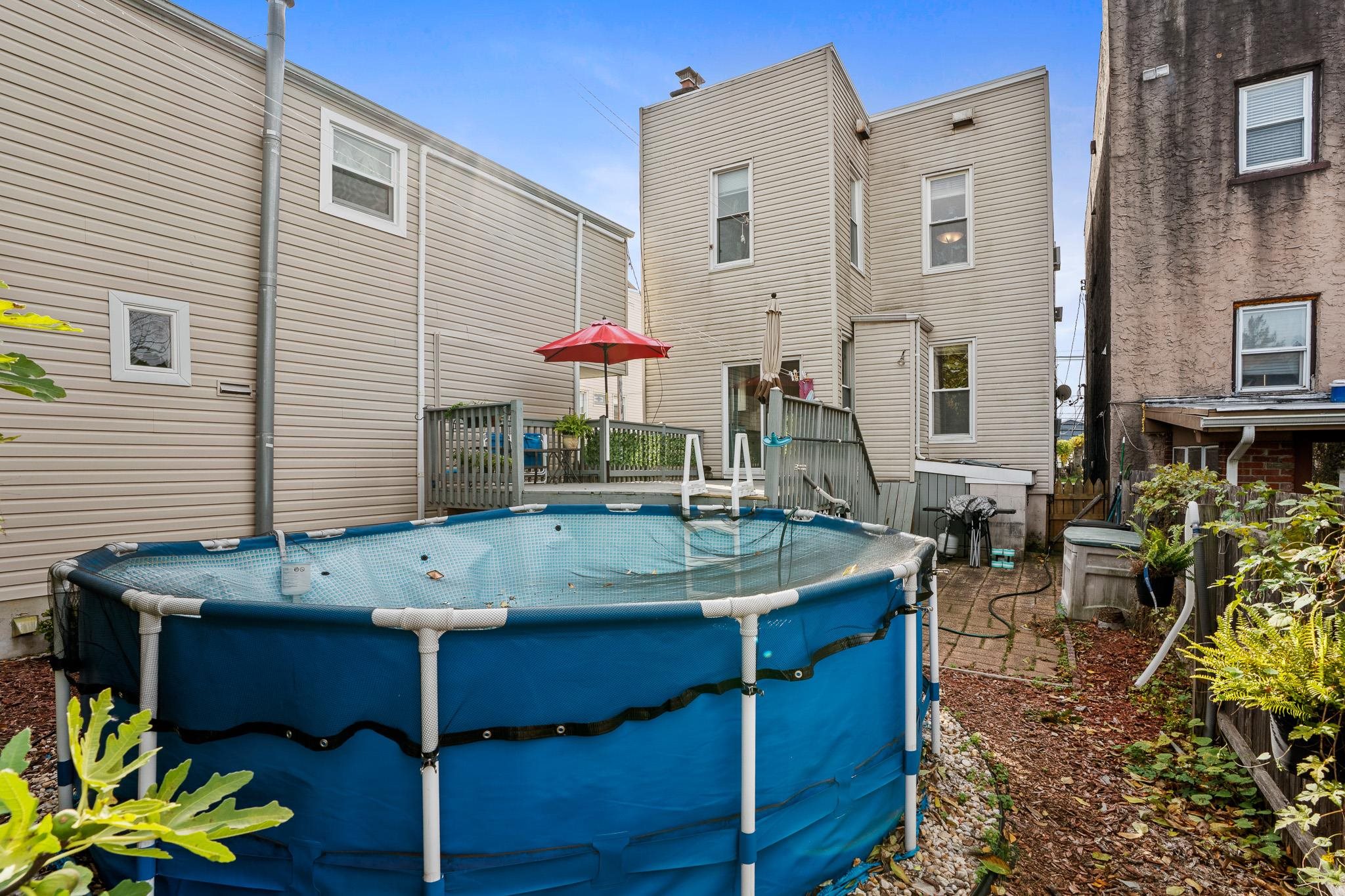 Secaucus, New Jersey, 08094, United States, 3 Bedrooms Bedrooms, ,3 BathroomsBathrooms,Residential,For Sale,1991974