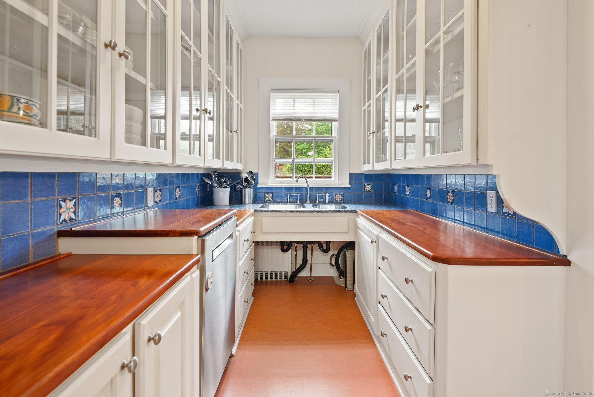 West Hartford, Connecticut, 06119, United States, 8 Bedrooms Bedrooms, ,7 BathroomsBathrooms,Residential,For Sale,1825523