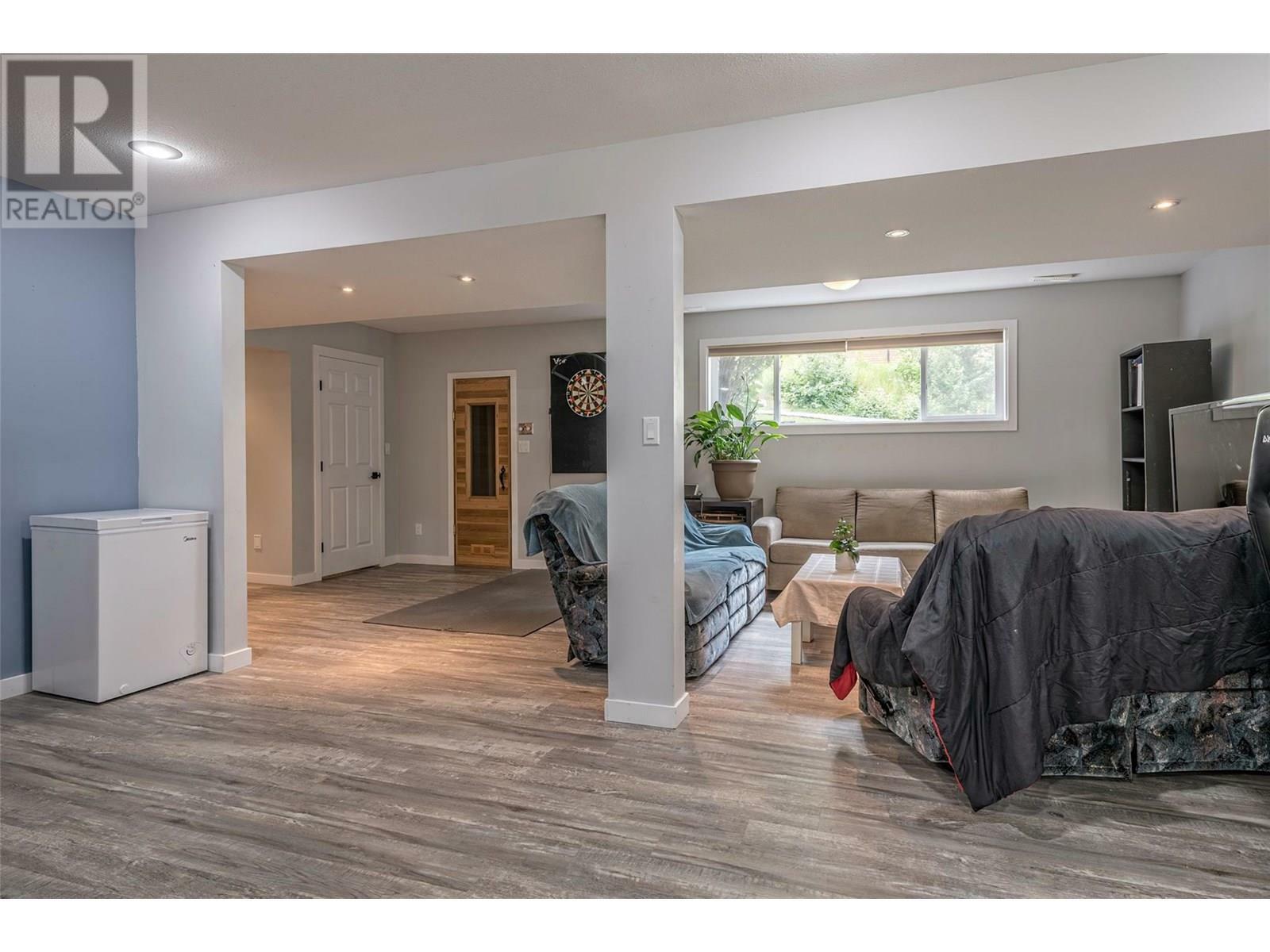 SPALLUMCHEEN, British Columbia, V4Y 0S6, CA, 3 Bedrooms Bedrooms, ,3 BathroomsBathrooms,Residential,For Sale,1874999