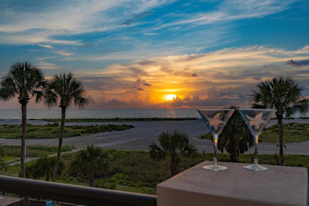 Clearwater Beach, Florida, 33767, United States, 2 Bedrooms Bedrooms, ,2 BathroomsBathrooms,Residential,For Sale,1912090