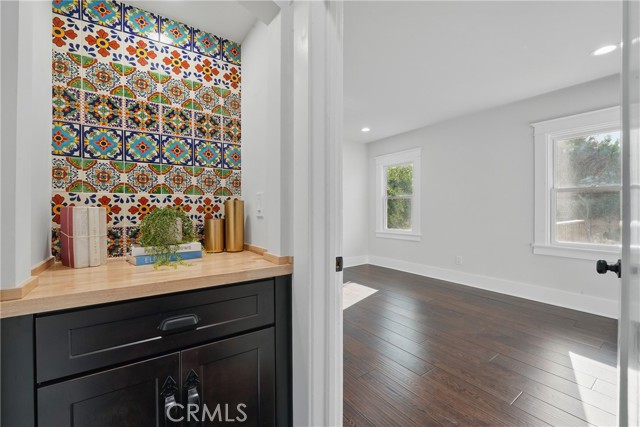 Los Angeles, California, 90018, United States, 5 Bedrooms Bedrooms, ,5 BathroomsBathrooms,Residential,For Sale,1984330