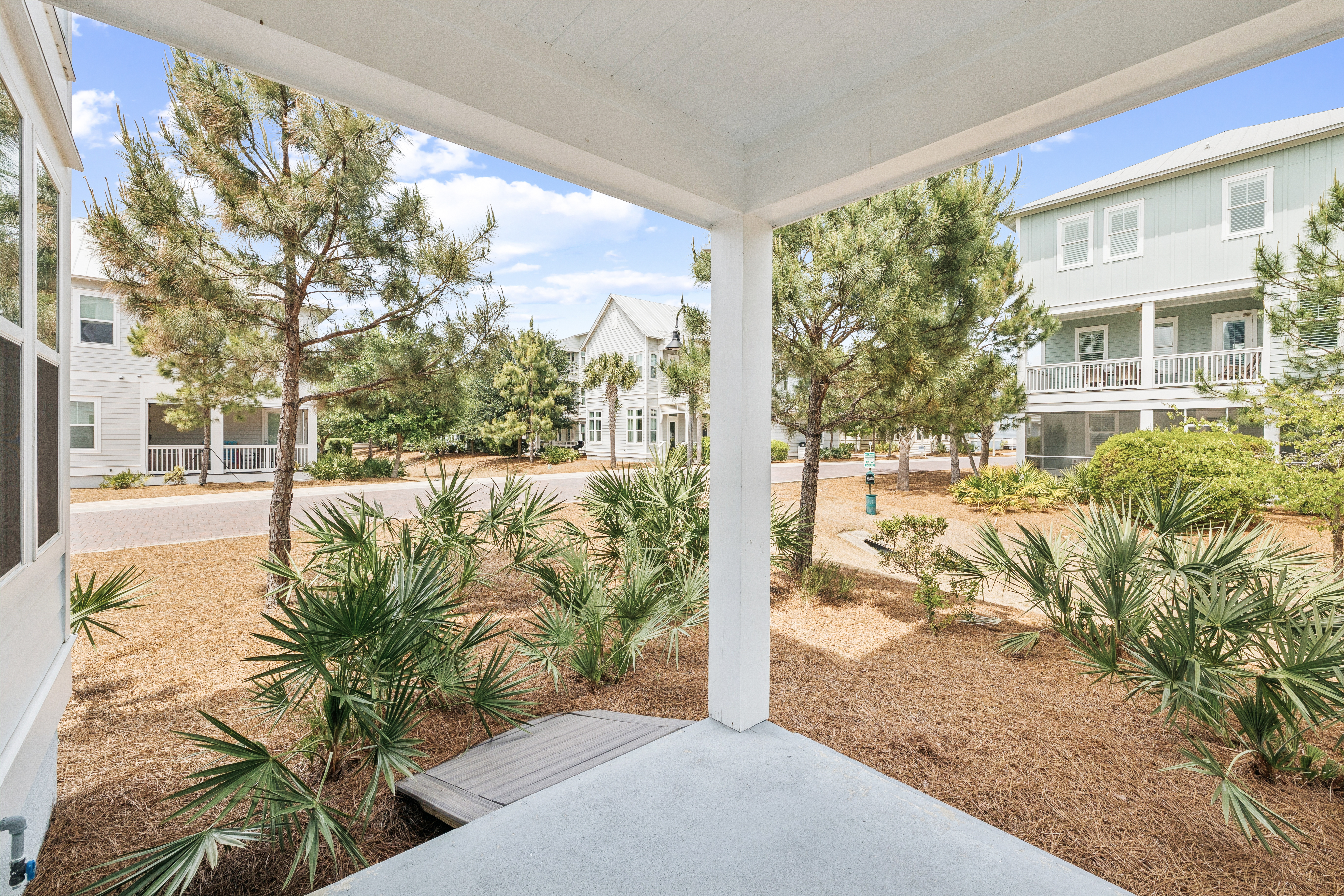  Spacious 3-Level Home With Elevator & Steps to Community Pool - 物件實景