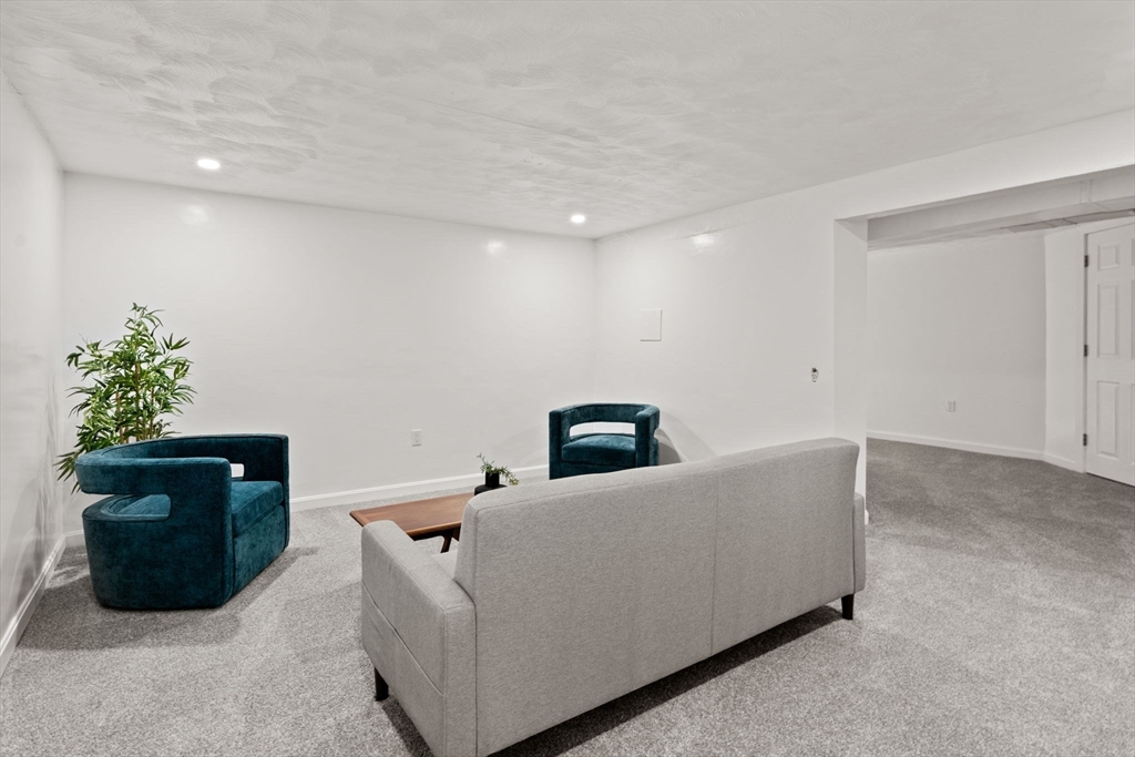 Needham, Massachusetts, 02492, United States, 3 Bedrooms Bedrooms, ,2 BathroomsBathrooms,Residential,For Sale,1847293
