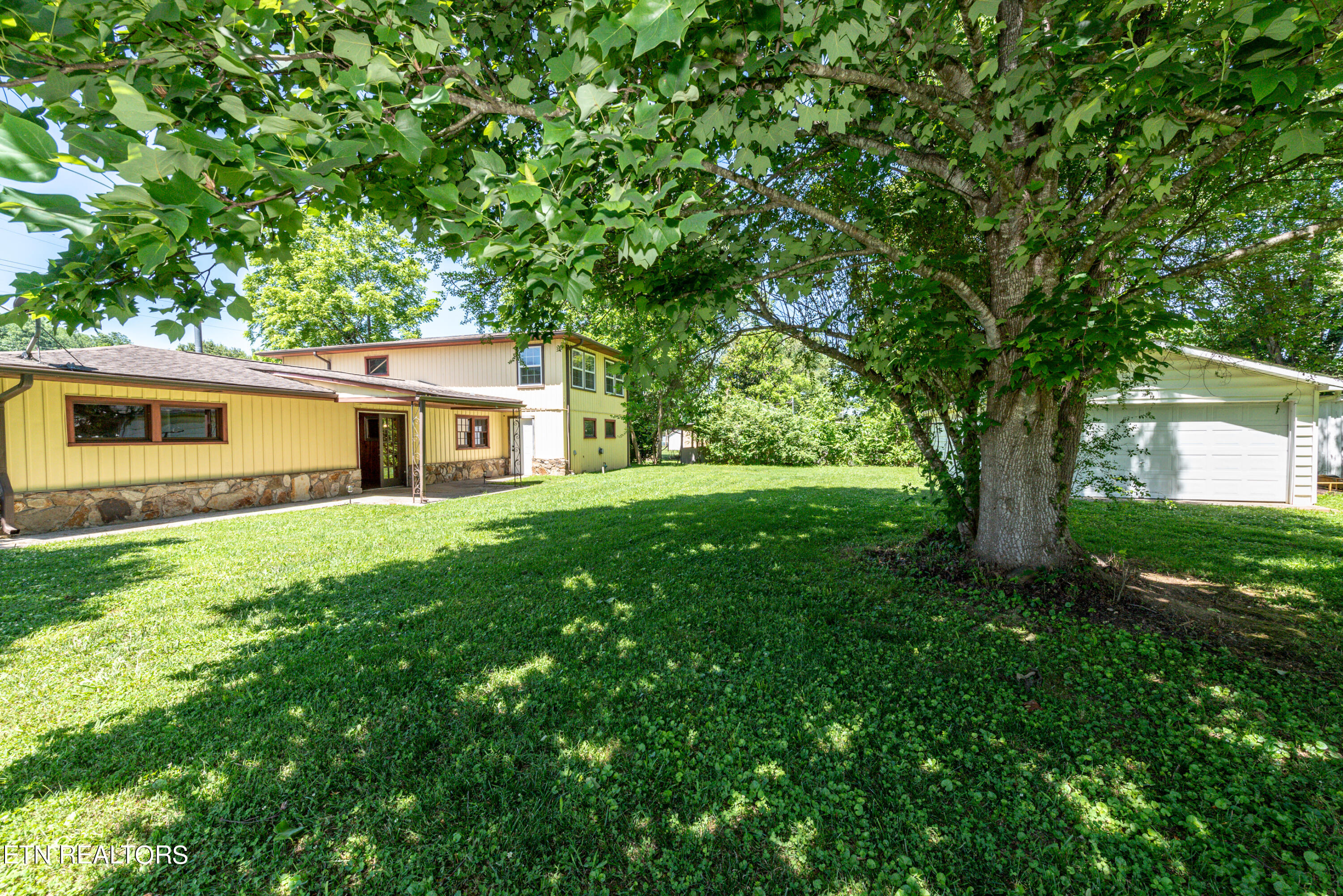 Townsend, Tennessee, 37882, United States, 3 Bedrooms Bedrooms, ,2 BathroomsBathrooms,Residential,For Sale,1984041