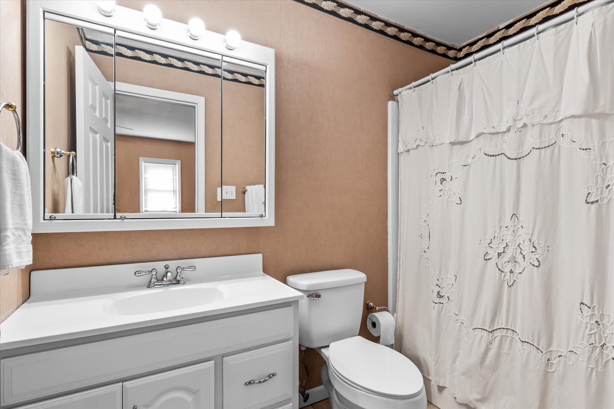 Mooresville, North Carolina, 28117, United States, 2 Bedrooms Bedrooms, ,3 BathroomsBathrooms,Residential,For Sale,1841557