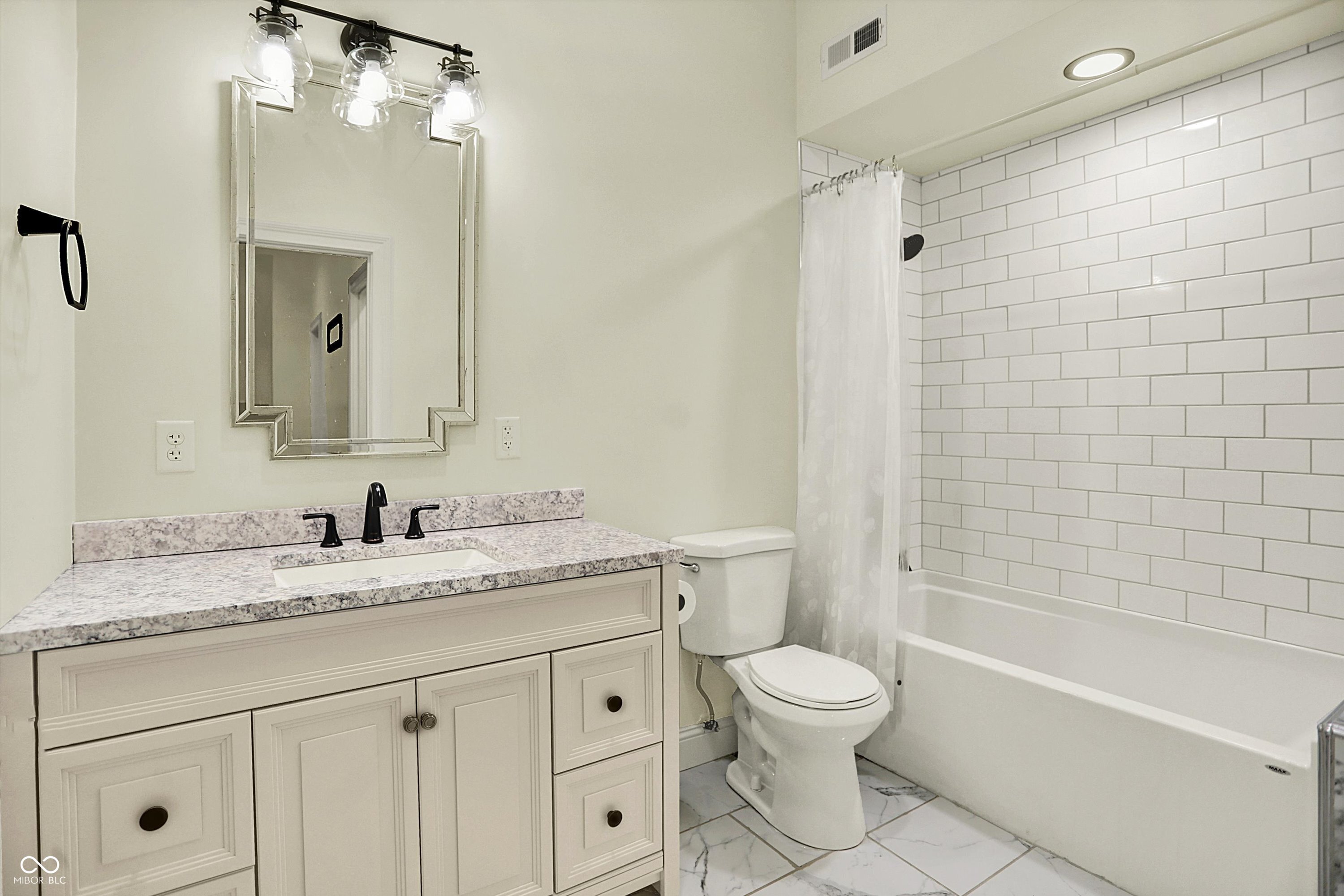 Noblesville, Indiana, 46062, United States, 6 Bedrooms Bedrooms, ,9 BathroomsBathrooms,Residential,For Sale,1979033