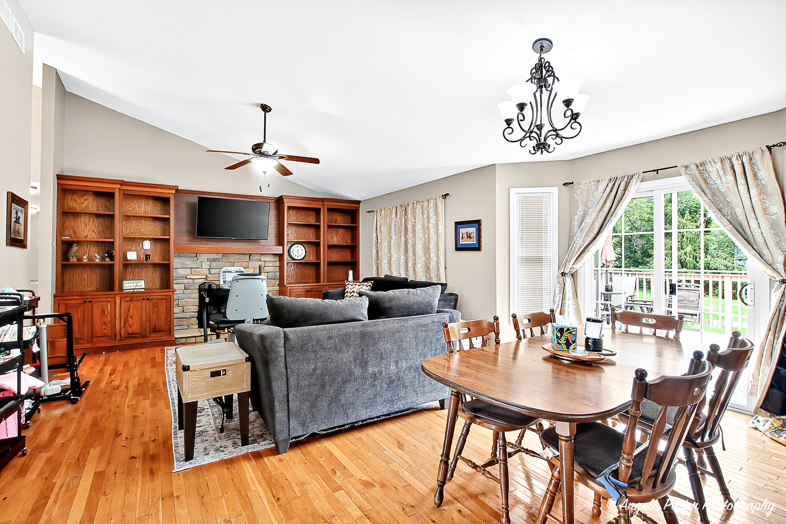 Mchenry, Illinois, 60051, United States, 4 Bedrooms Bedrooms, ,4 BathroomsBathrooms,Residential,For Sale,1916505
