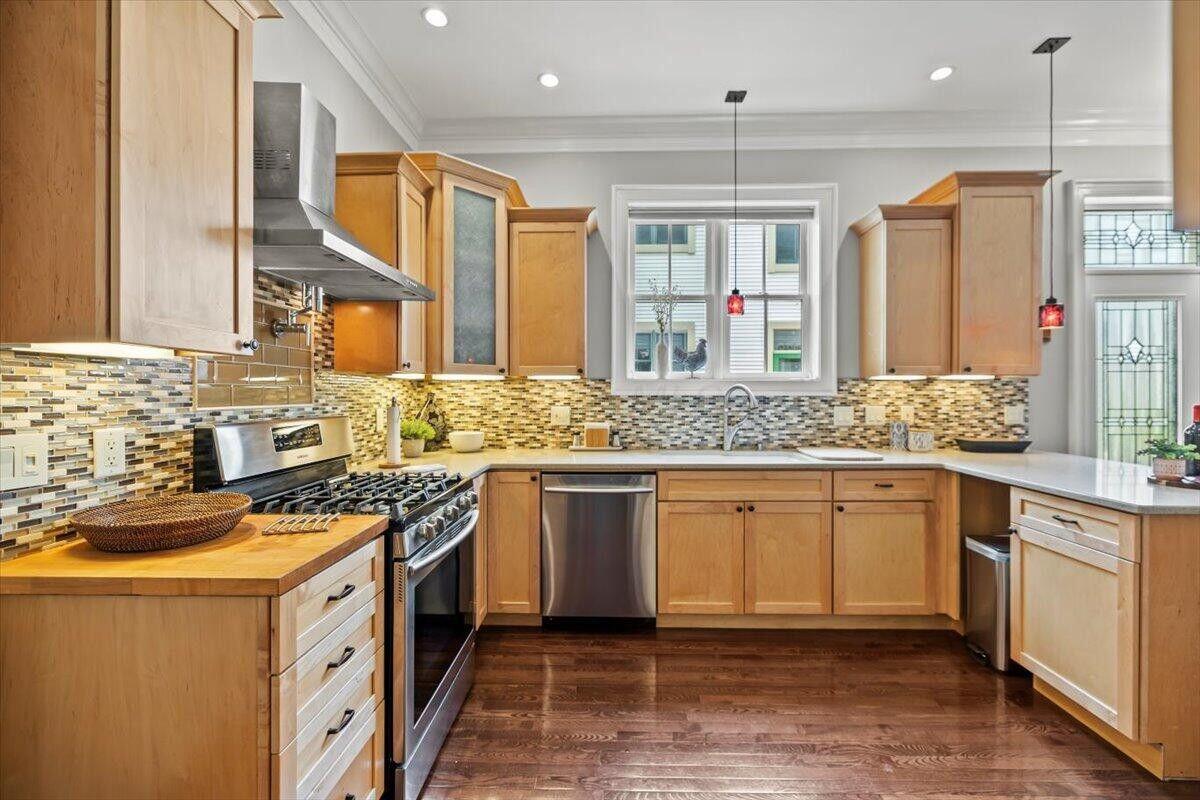 Columbus, Ohio, 43206, United States, 3 Bedrooms Bedrooms, ,4 BathroomsBathrooms,Residential,For Sale,1979603