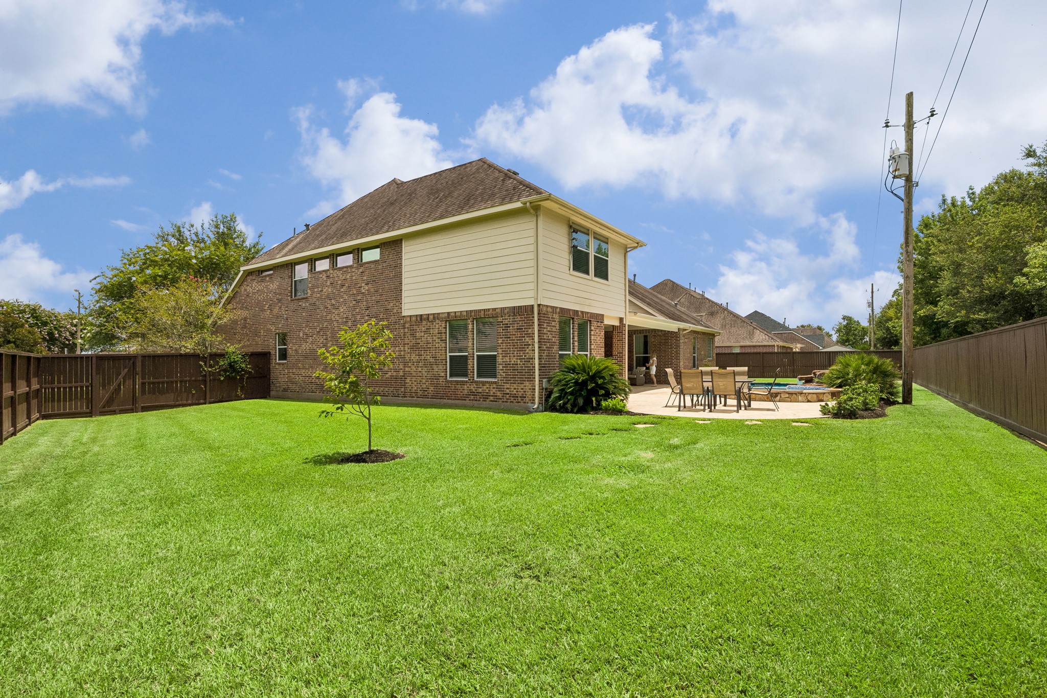  2400 Lakeway Drive - 物件實景