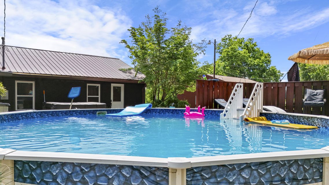 Versailles, Kentucky, 40383, United States, 3 Bedrooms Bedrooms, ,2 BathroomsBathrooms,Residential,For Sale,1976488