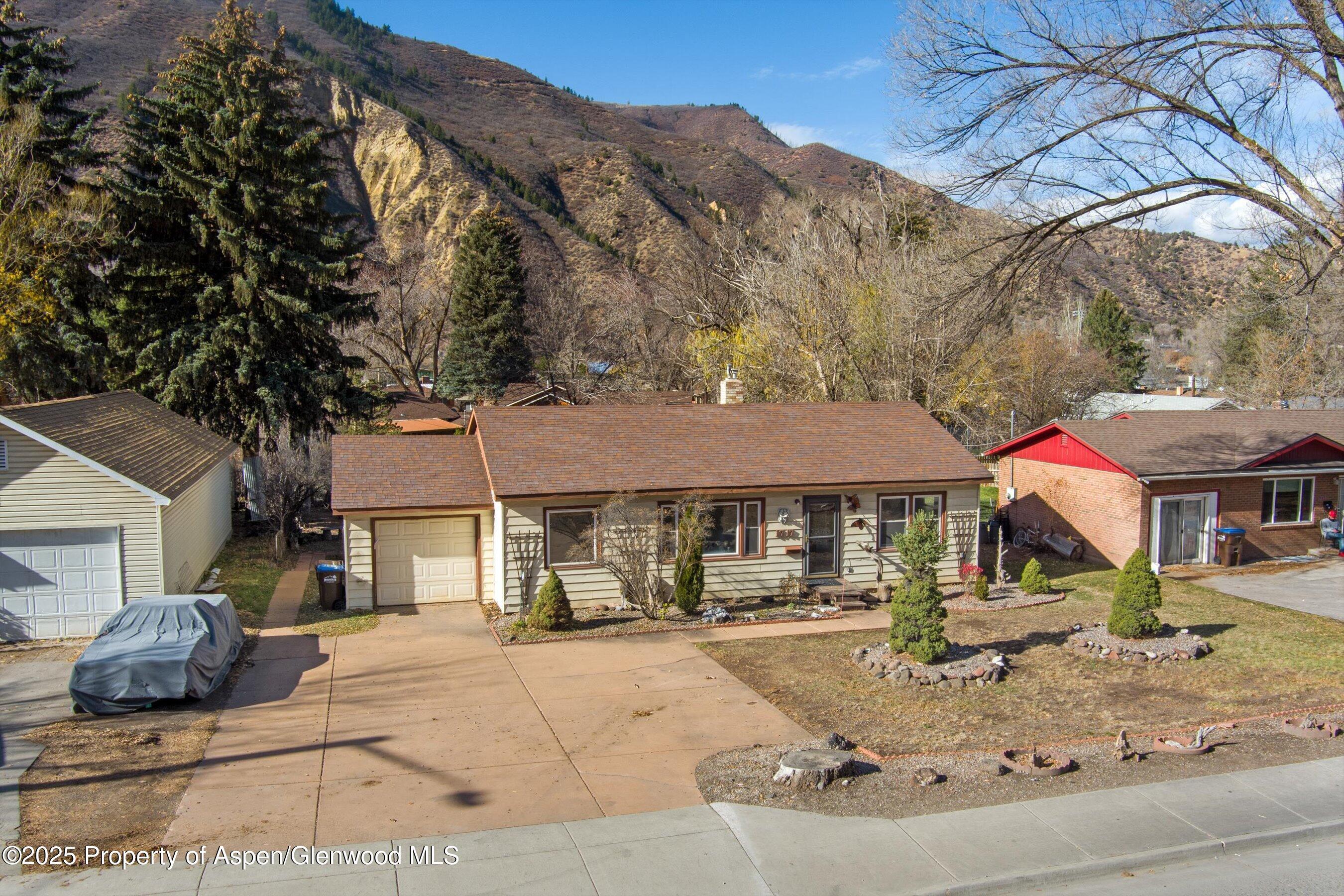 Glenwood Springs, Colorado, 81601, United States, 4 Bedrooms Bedrooms, ,2 BathroomsBathrooms,Residential,For Sale,1997060