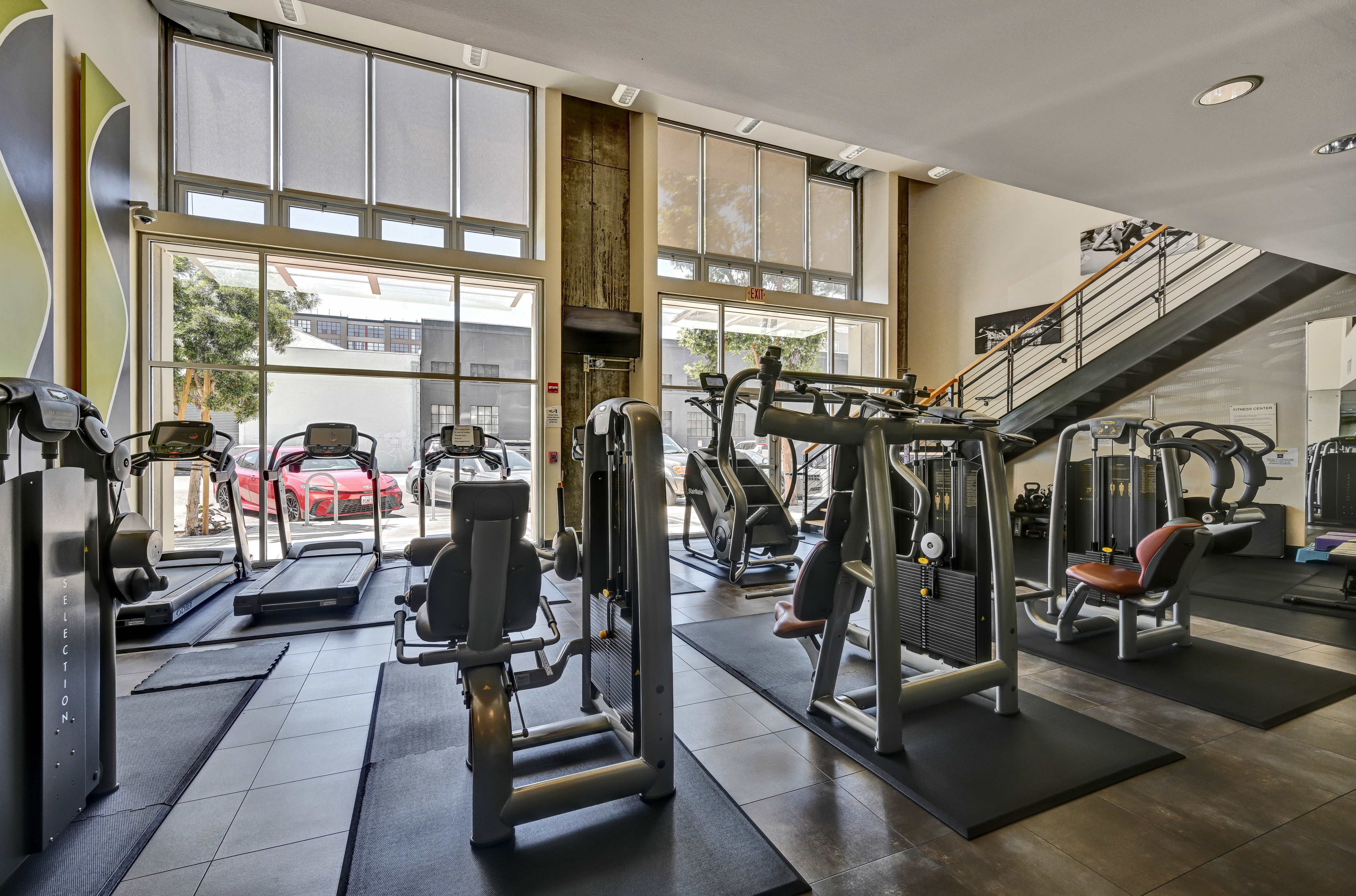  Sophisticated Penthouse Loft with Private Patio in Vibrant Jack London Square - 物件實景